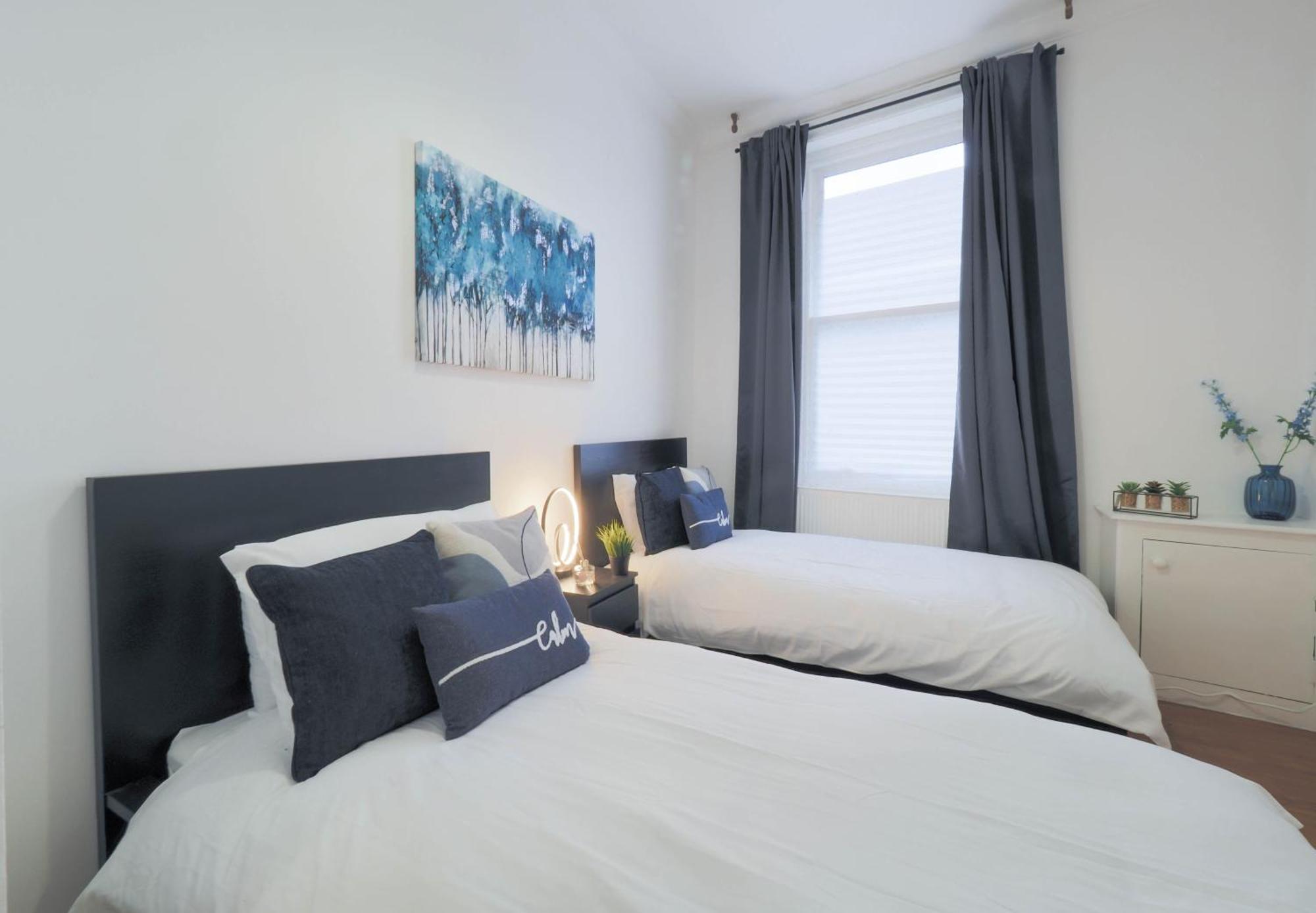 F1 Cozy 2 Bed Flat Opposite Olympia Sleeps 5 People Apartamento Londres