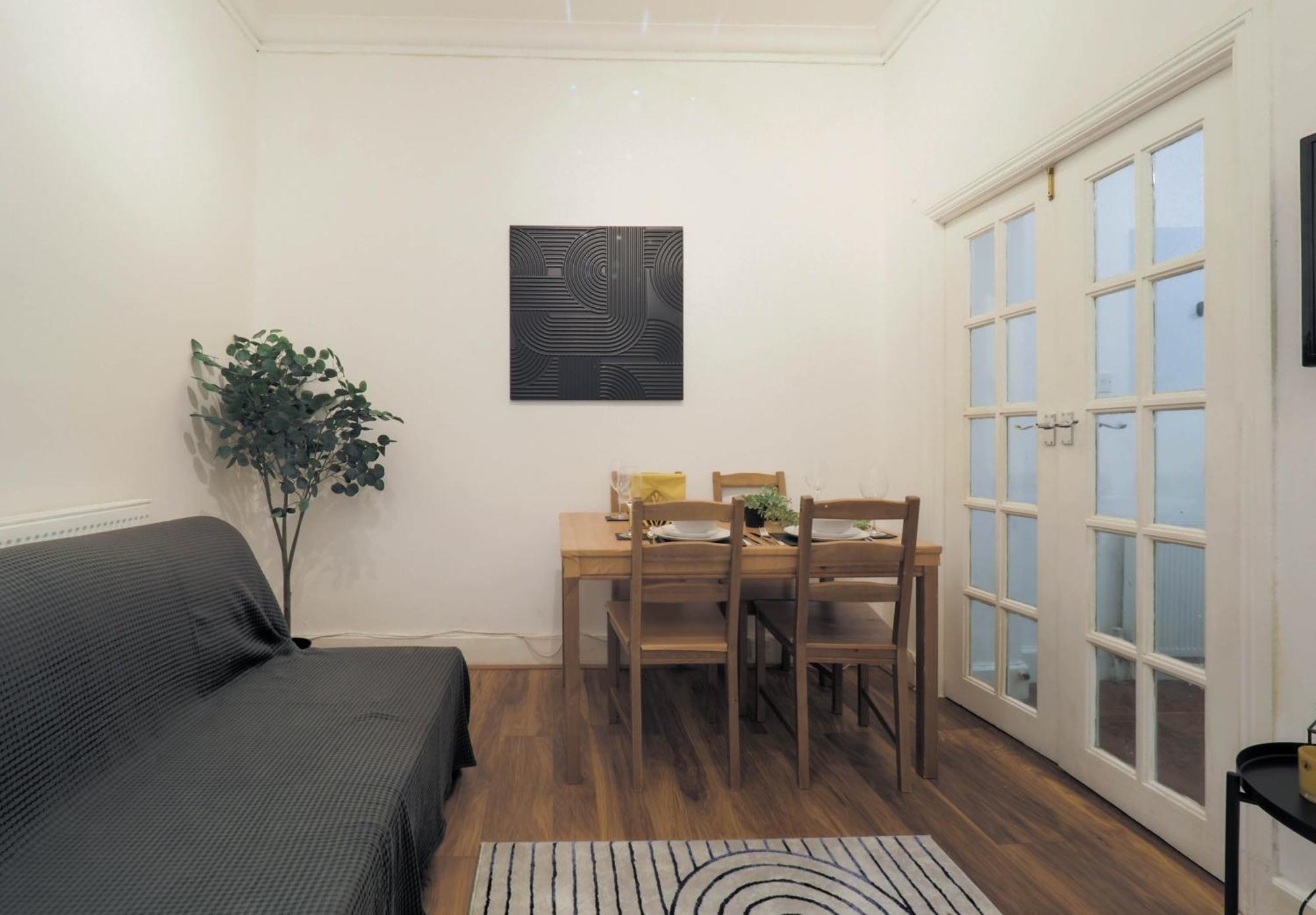 F1 Cozy 2 Bed Flat Opposite Olympia Sleeps 5 People Apartamento