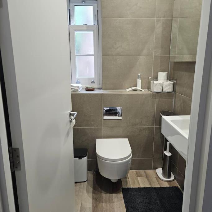 Stunning 4 Bedroom In Holland Park * London