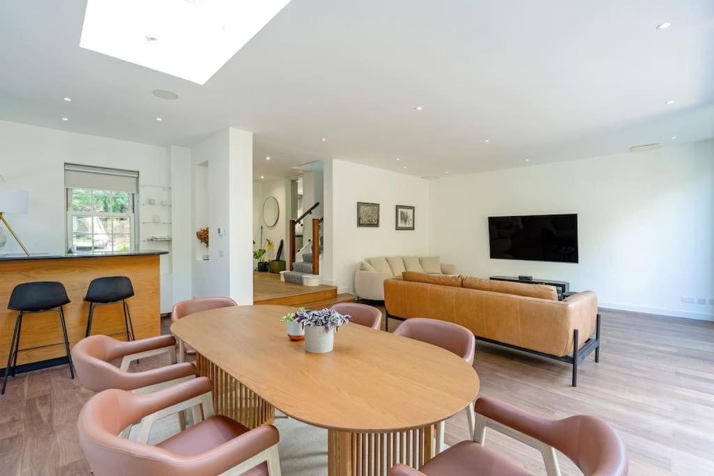 Stunning 4 Bedroom In Holland Park Apartment London