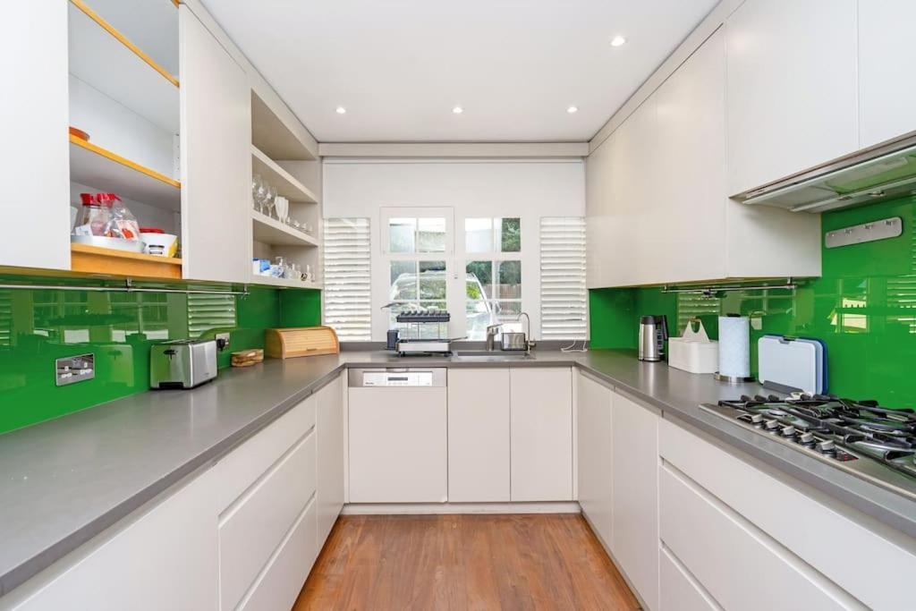 Stunning 4 Bedroom In Holland Park London