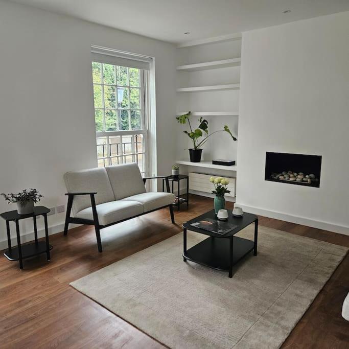 Stunning 4 Bedroom In Holland Park Apartment