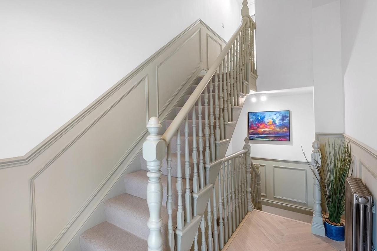 Super Stylish 2 Bed Brixton Zone 1-3 *