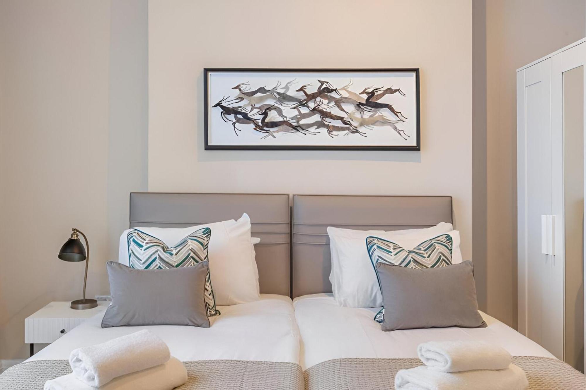 Earthy Elegance Stylish 4br For Urban Escapes * London