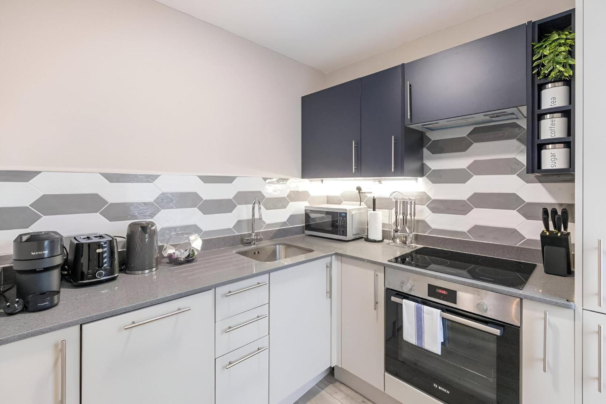 Earthy Elegance Stylish 4br For Urban Escapes Apartment London
