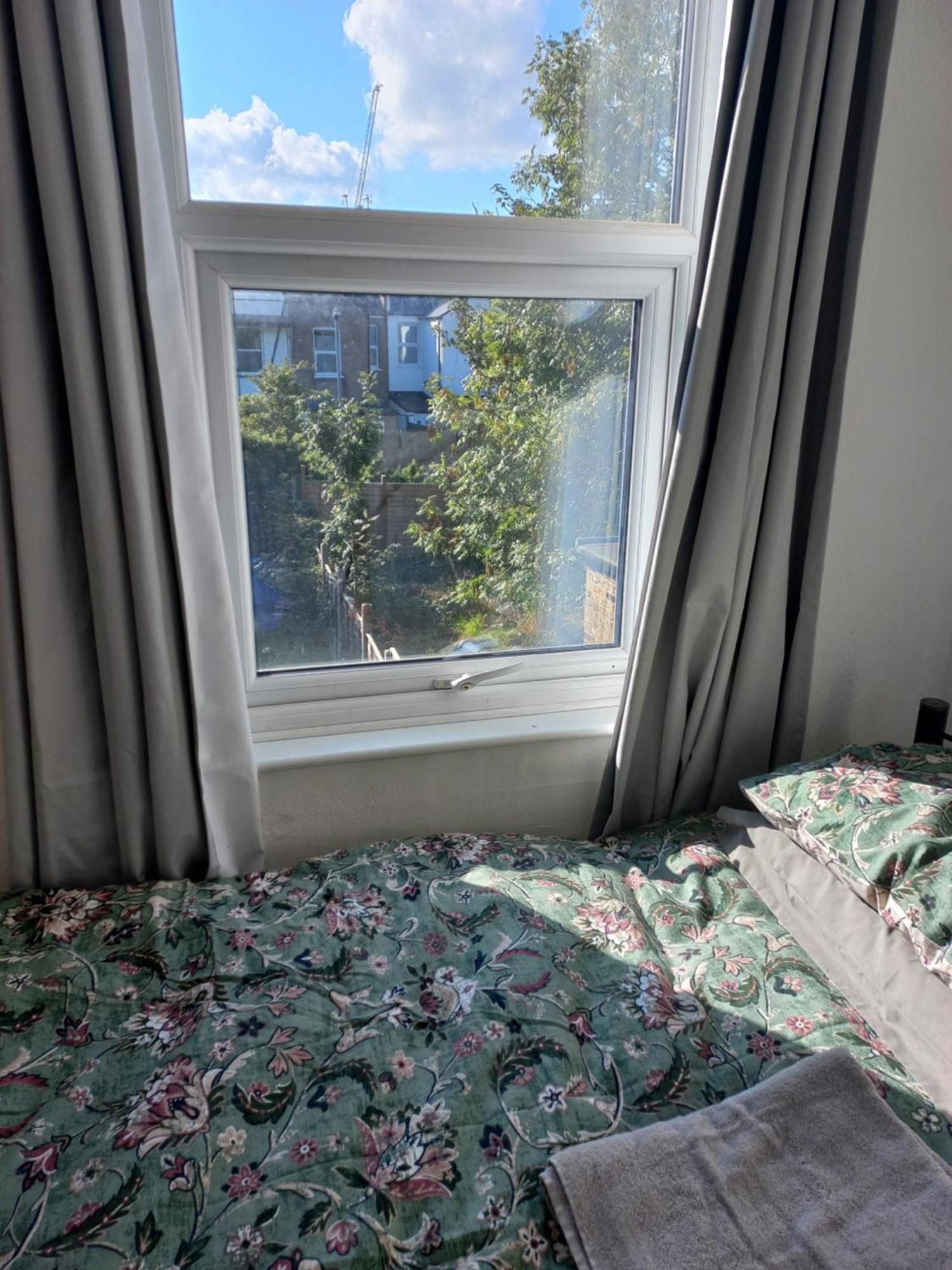 Single Ensuite Guest house *