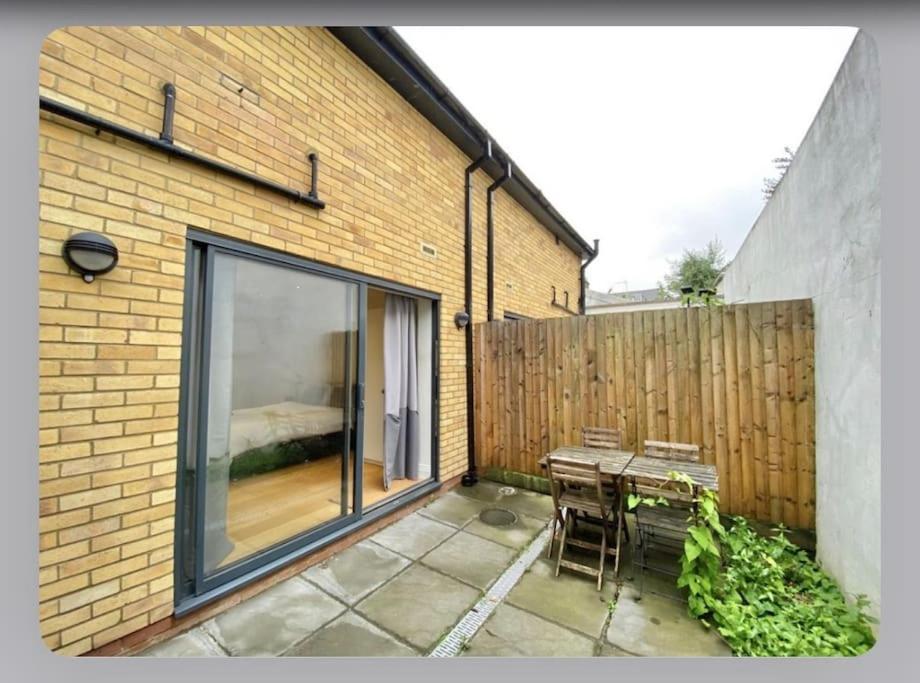 Luxury 4-bed With Balcony & Garden, Near Emirates Stadium, 15 Mins To Apartment *