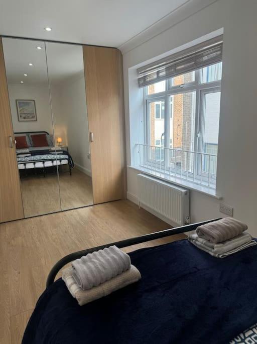 Apartment 2 Bedroom, Parking, Hounslow St *