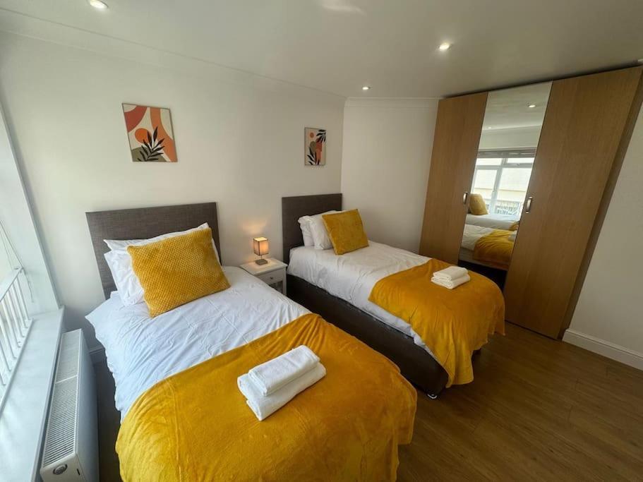 2 Bedroom, Parking, Hounslow St Apartment London