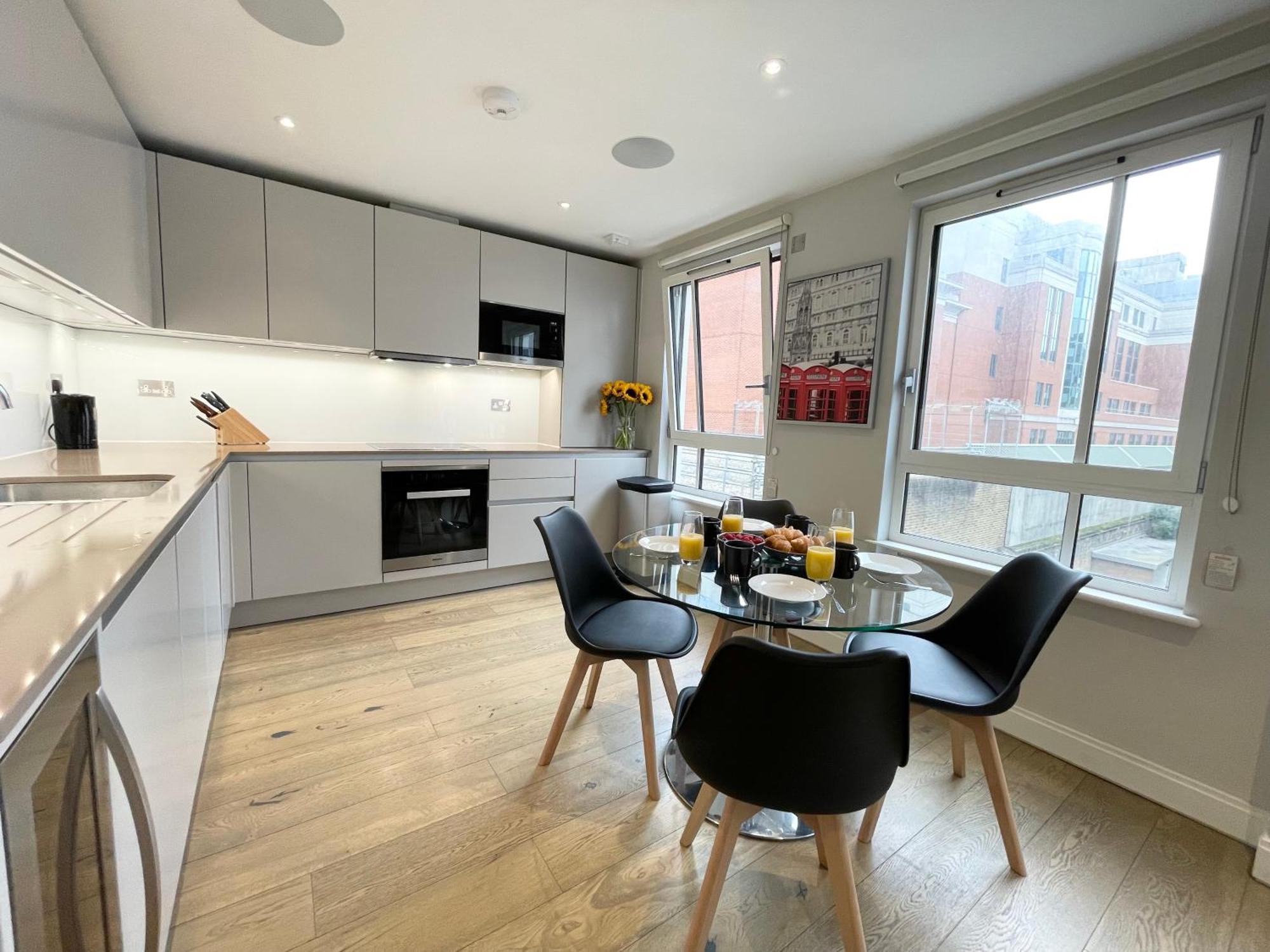 Luxury In Westminster Apartment