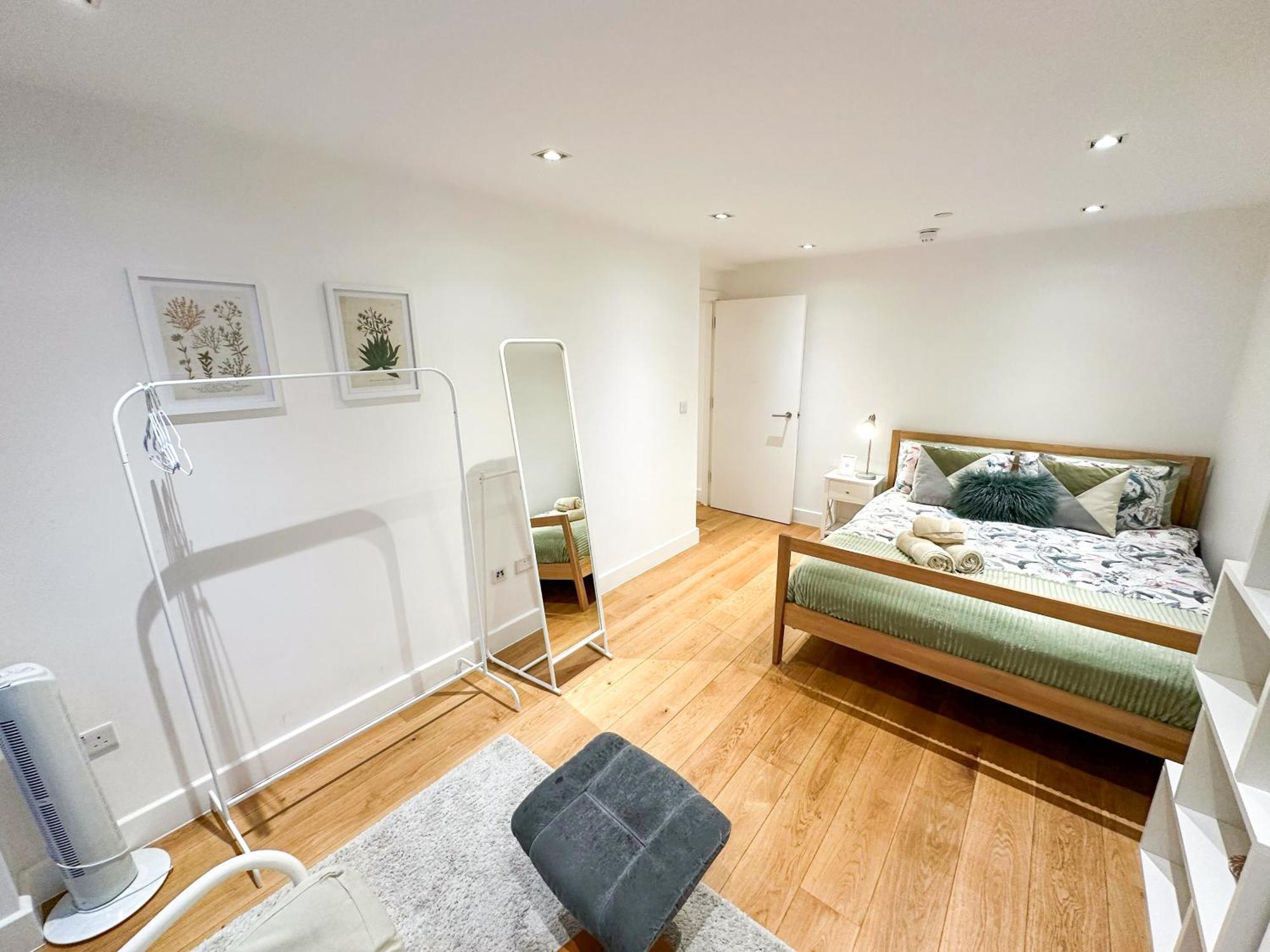 Chic 3 Bedroom Flat With Private Terrace In Holloway Near Finsbury Park Apartamento *