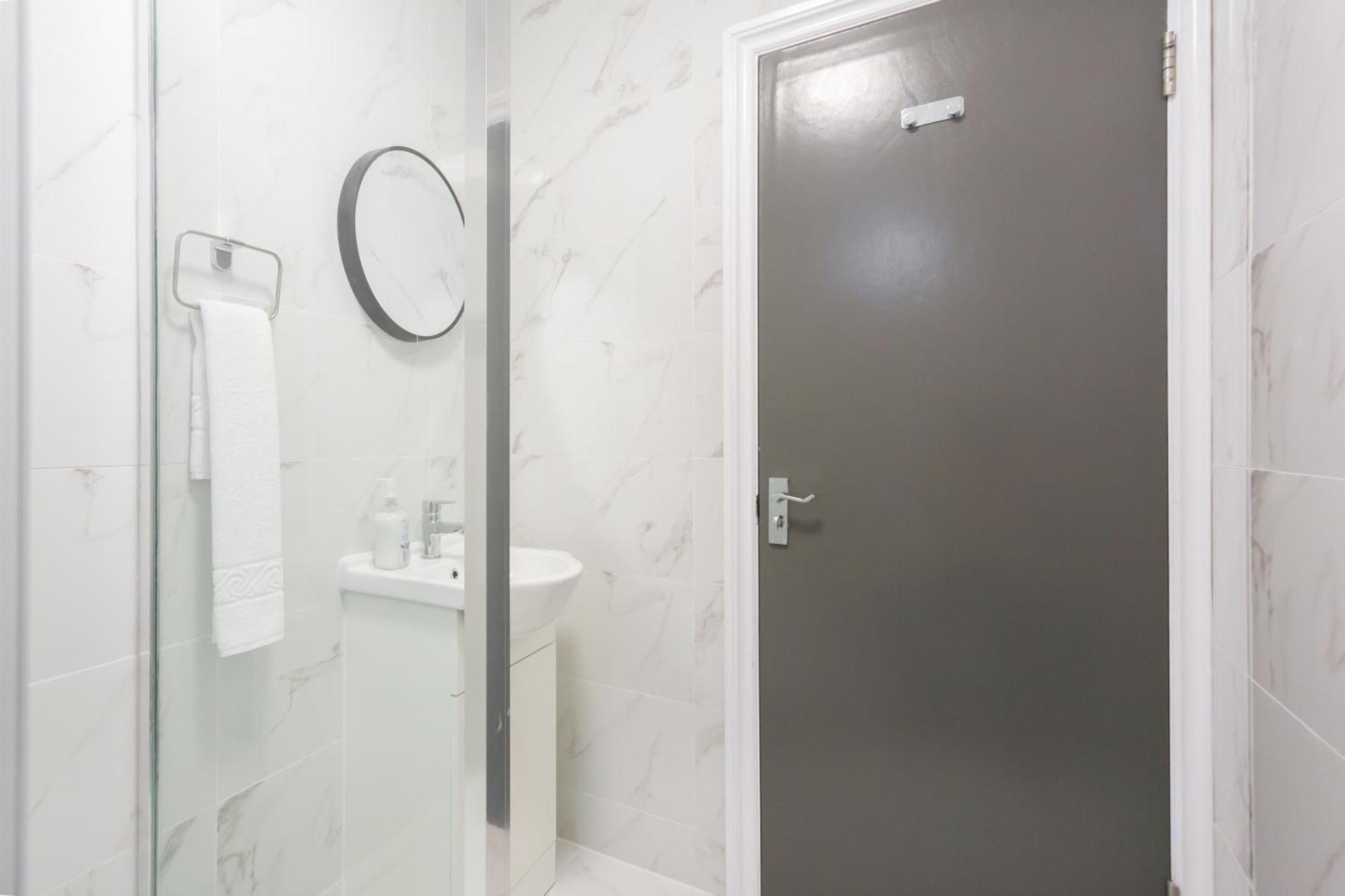Gasthof Studio9 - Next To Emirates Stadium - Budget With Shared Bathroom *