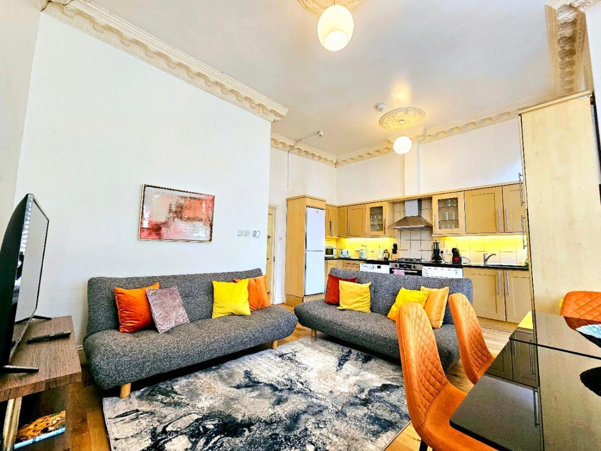 Apartment Charming With Private Balcony, On 1st Floor, With 2 Bathrooms, 3 Min Walk To Earl's Court Station