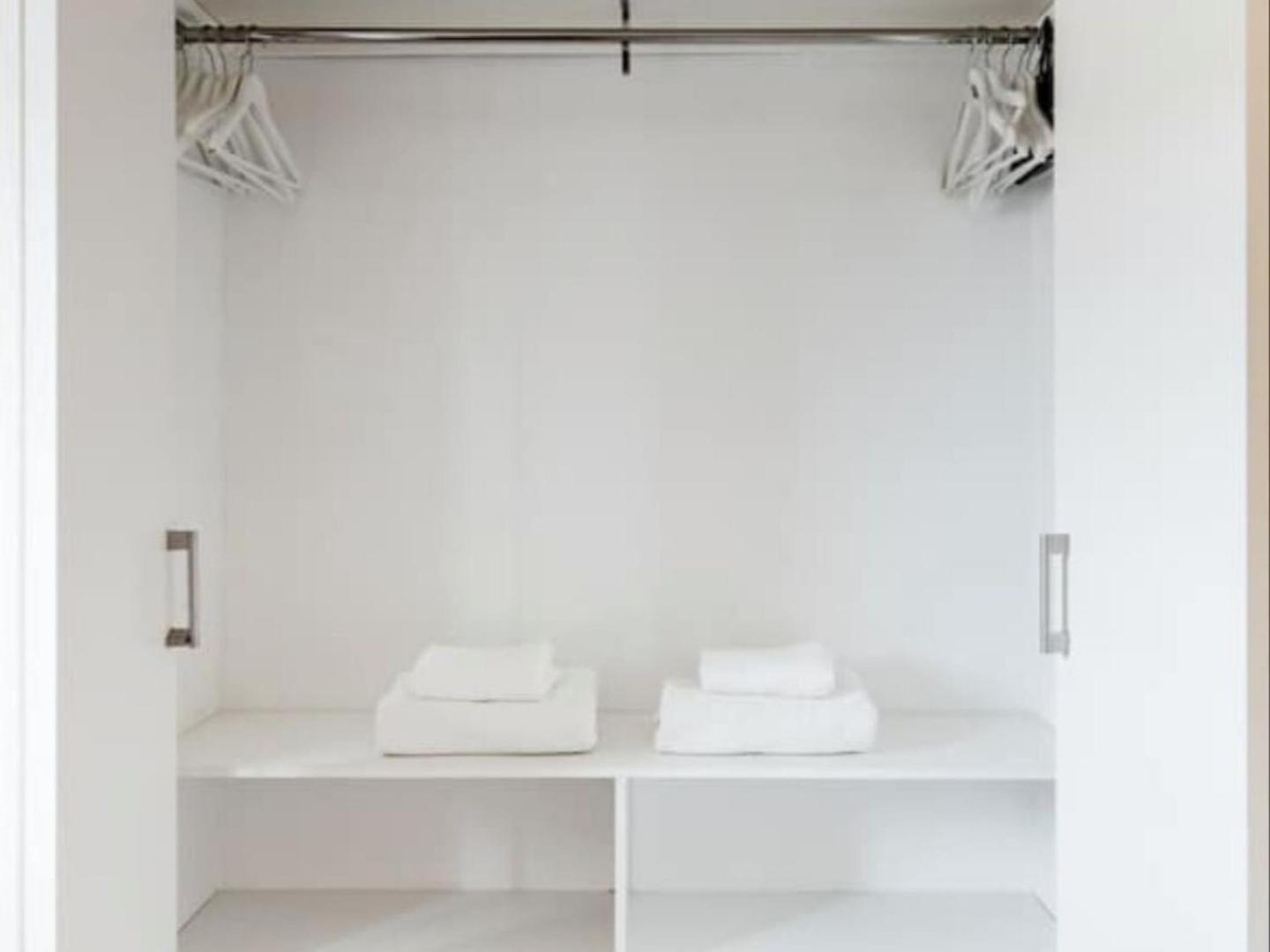 Sunny 1 Bedroom Flat In *