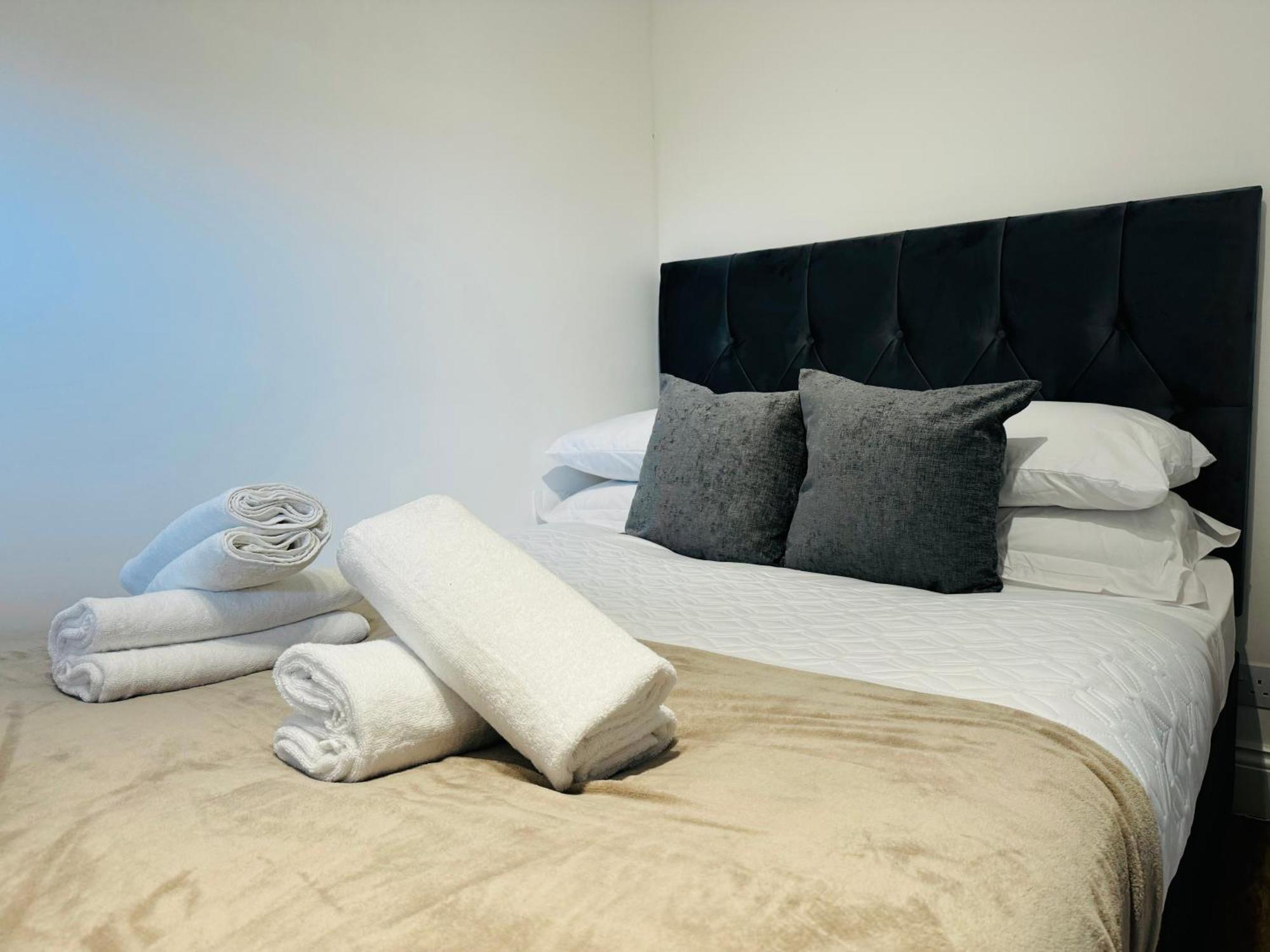 Earlsfield - Two Bedroom Flat Apartment London