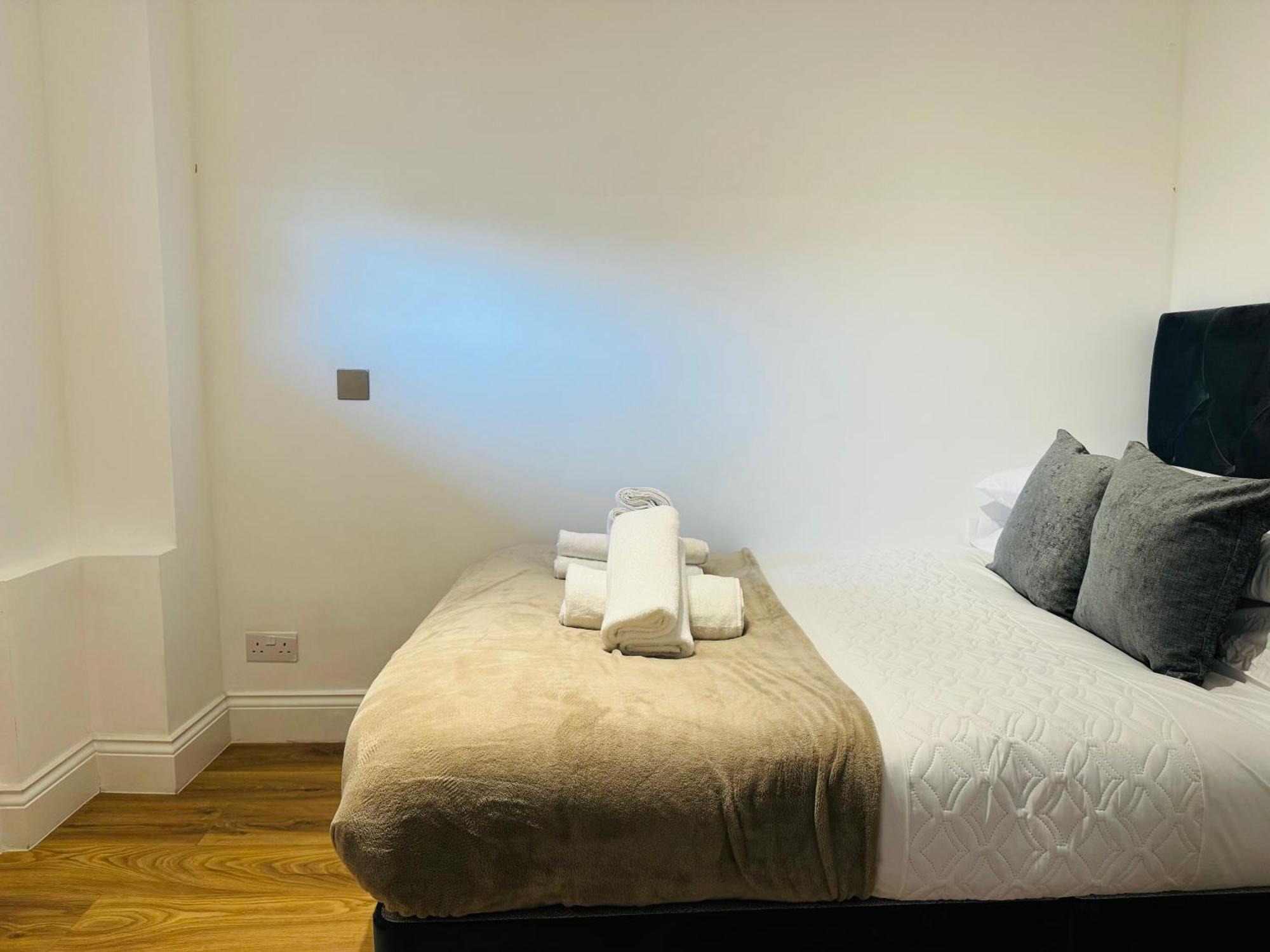 Earlsfield - Two Bedroom Flat Apartment