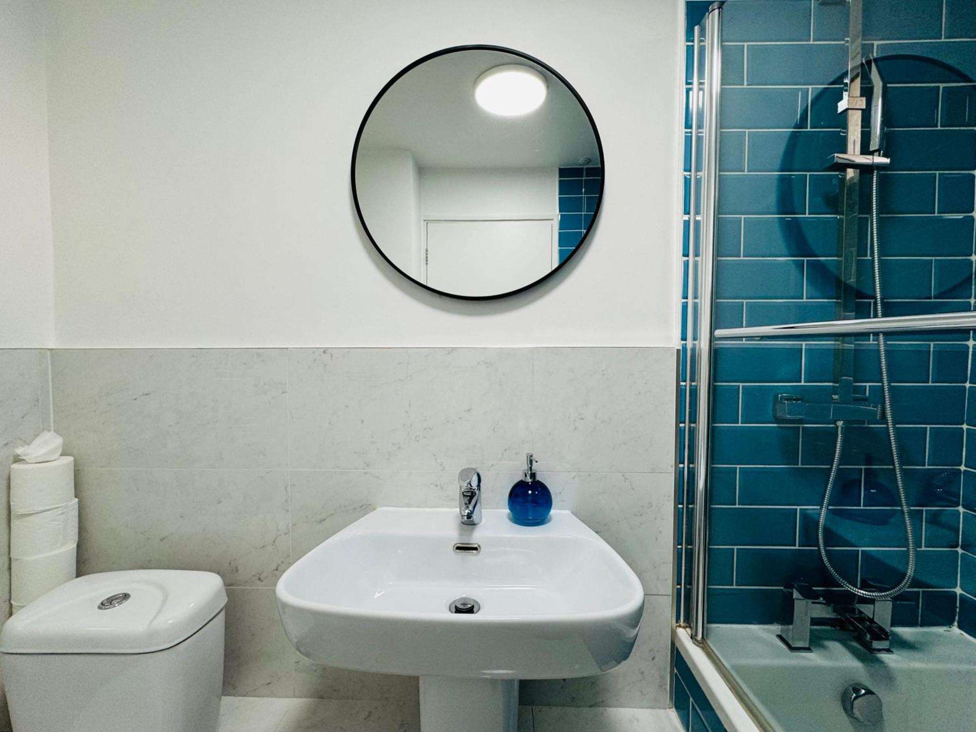Earlsfield - Two Bedroom Flat Apartment
