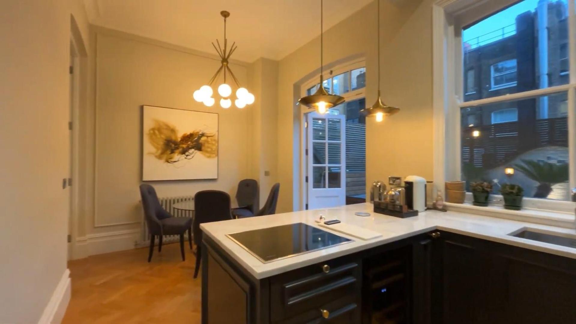 Exceptional Three-bedroom With Three En-suite Bathrooms Apartment London