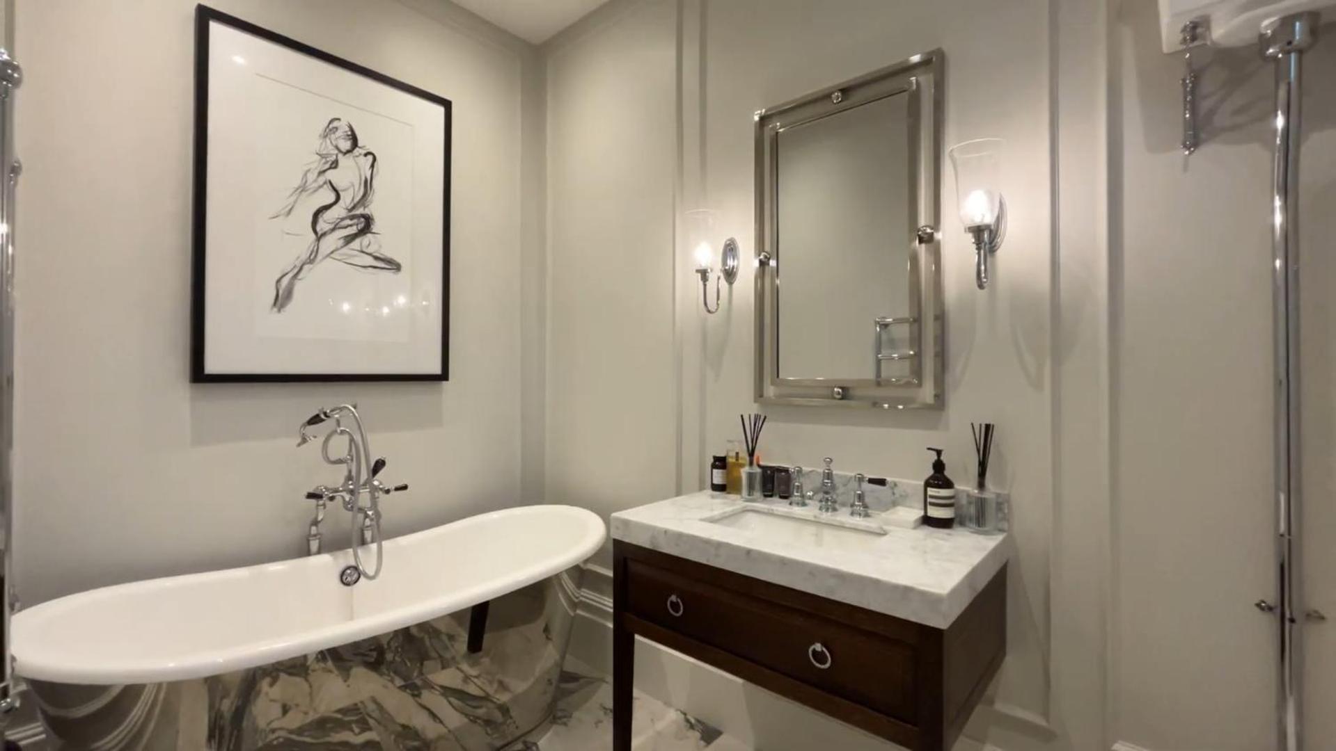 Exceptional Three-bedroom With Three En-suite Bathrooms London