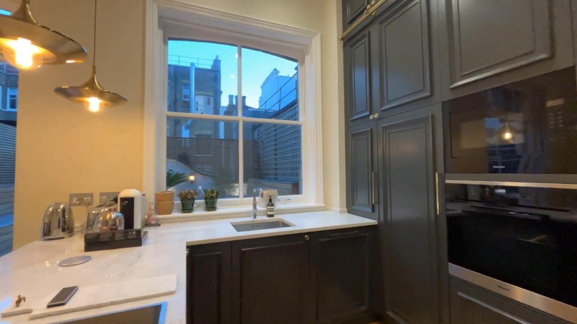 Apartment Exceptional Three-bedroom With Three En-suite Bathrooms