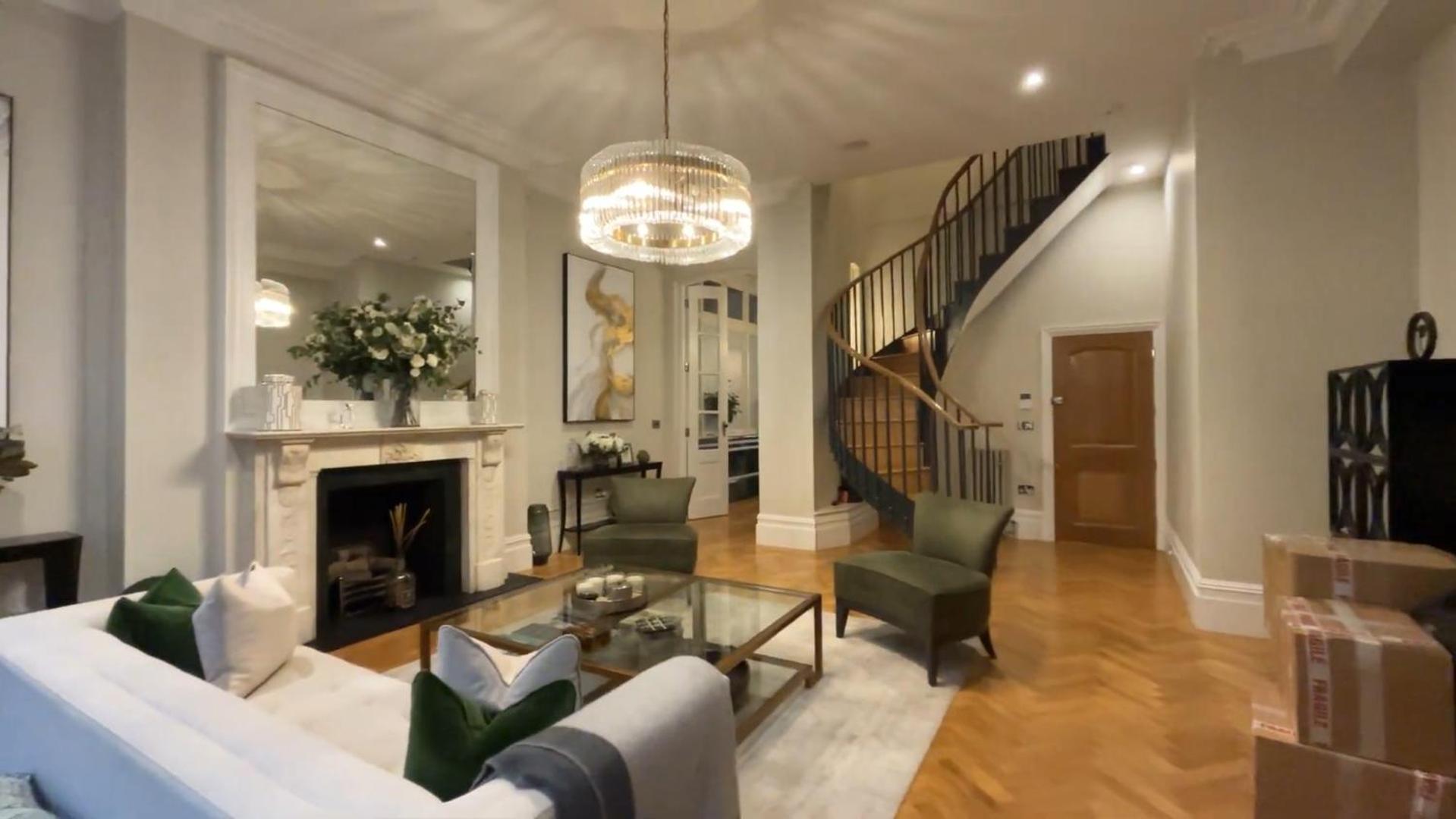 Apartment Exceptional Three-bedroom With Three En-suite Bathrooms London