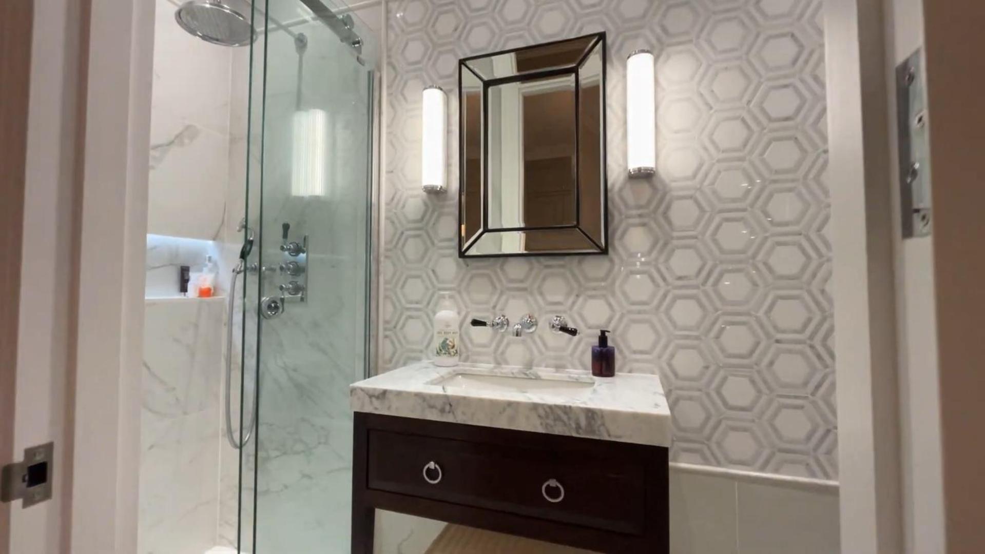 Exceptional Three-bedroom With Three En-suite Bathrooms London