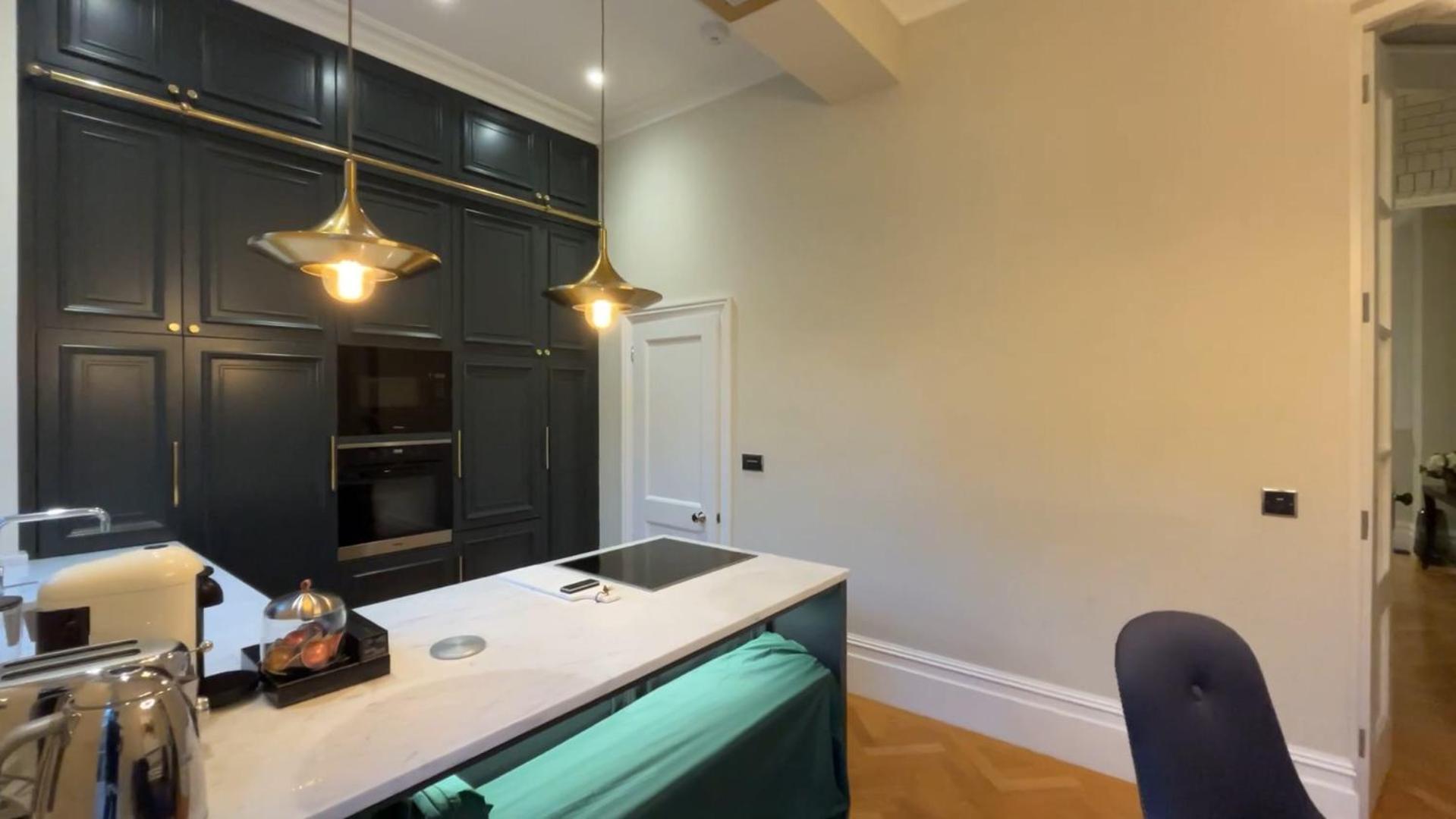 Exceptional Three-bedroom With Three En-suite Bathrooms * London