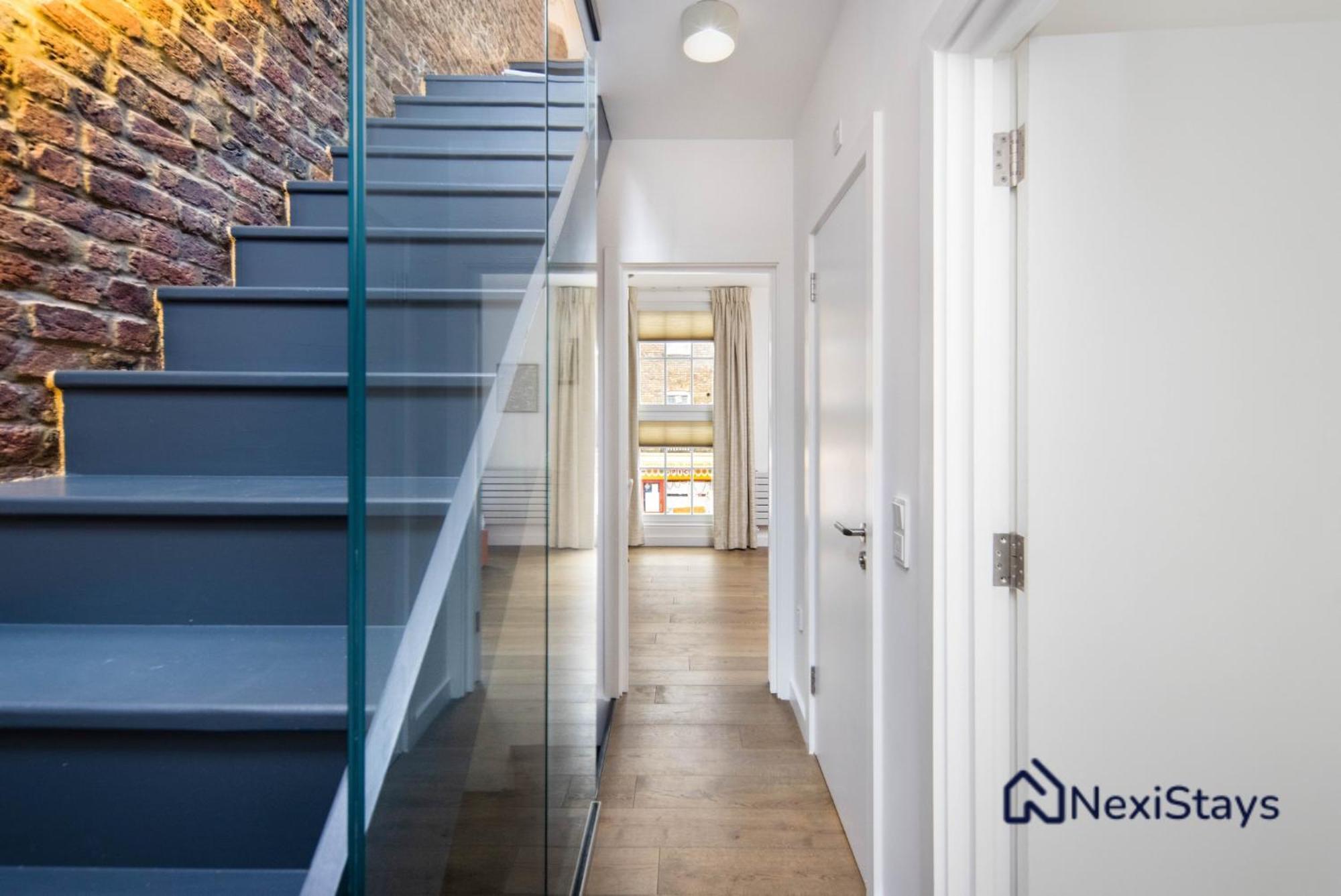 1 Min Walk To Euston Station, Modern Townhouse London