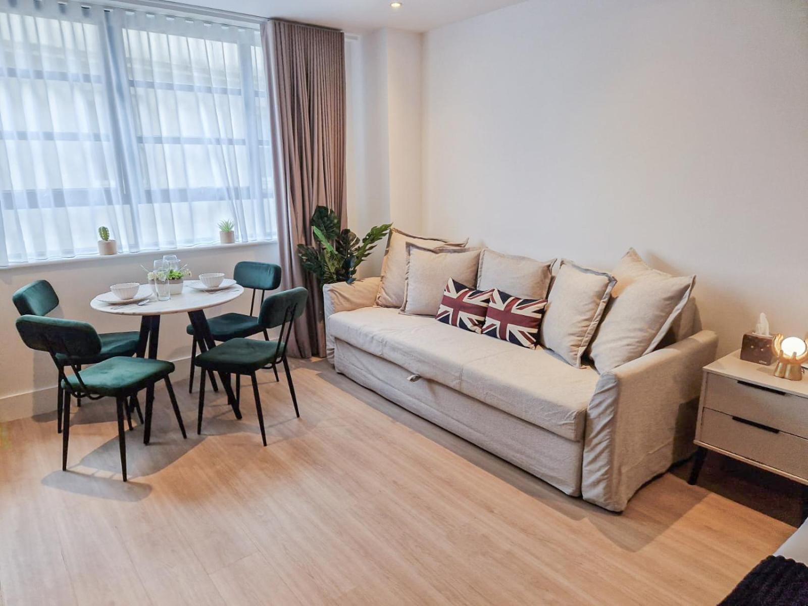 Modern & 3bedroom Flat With Pvt Balcony Steps From Regent's Park Apartment