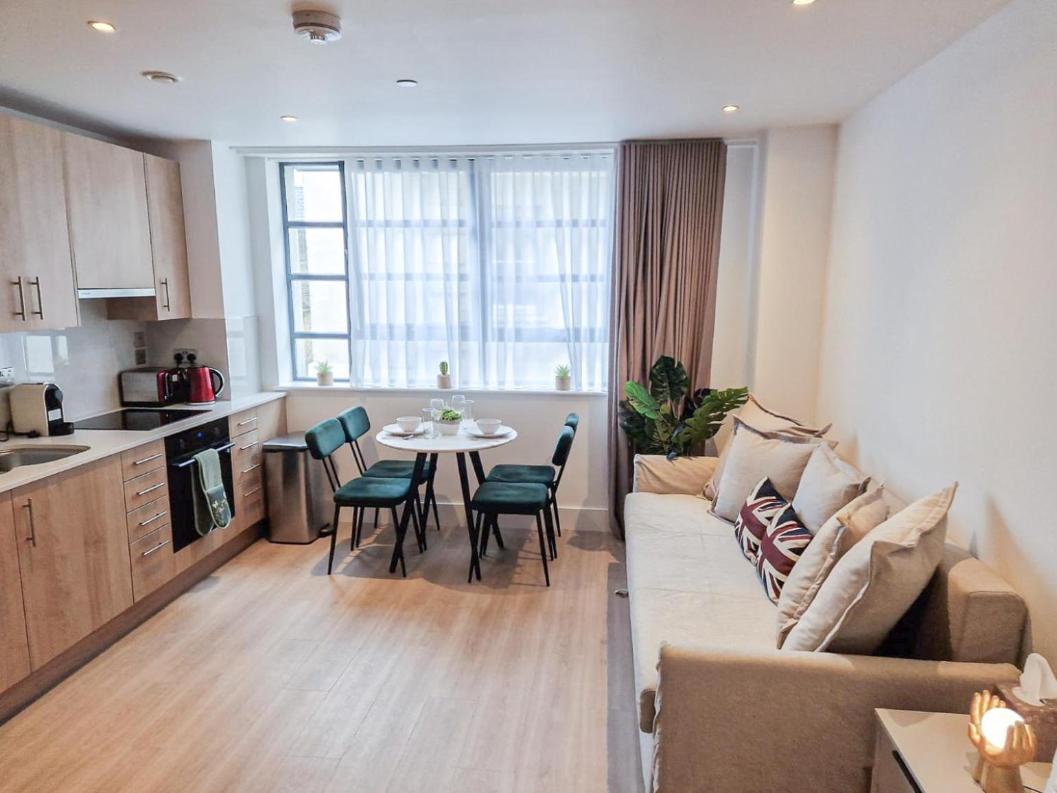 Modern & 3bedroom Flat With Pvt Balcony Steps From Regent's Park