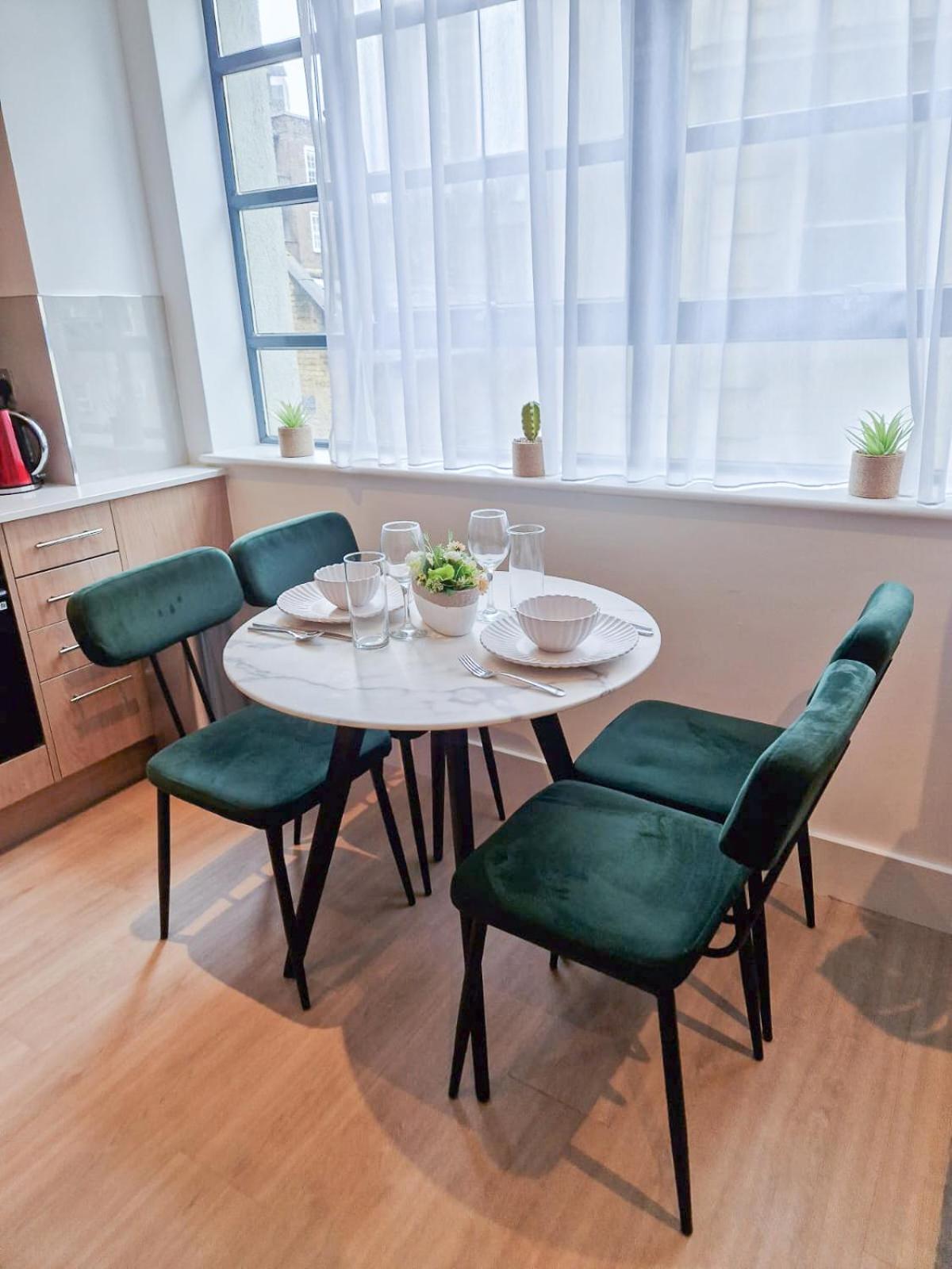 Modern & 3bedroom Flat With Pvt Balcony Steps From Regent's Park Apartment *