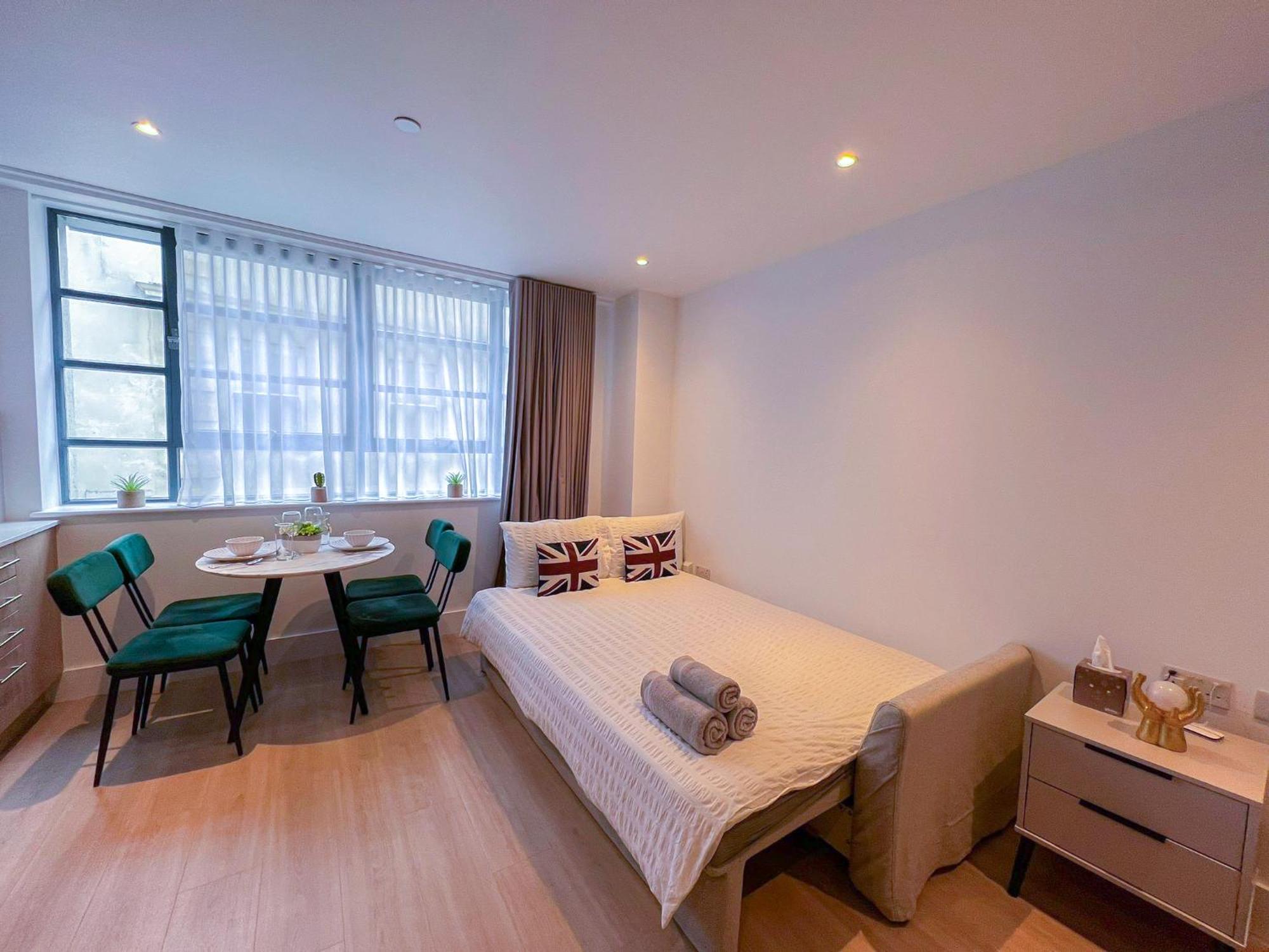 Modern & 3bedroom Flat With Pvt Balcony Steps From Regent's Park Apartment *