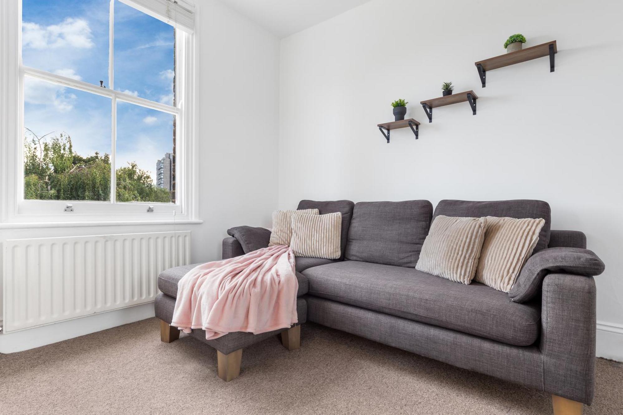 Luxury 4 Bedroom Flat With Stunning Shard View From Terrace In London! Next To Station, Sleeps 9 Apartment *