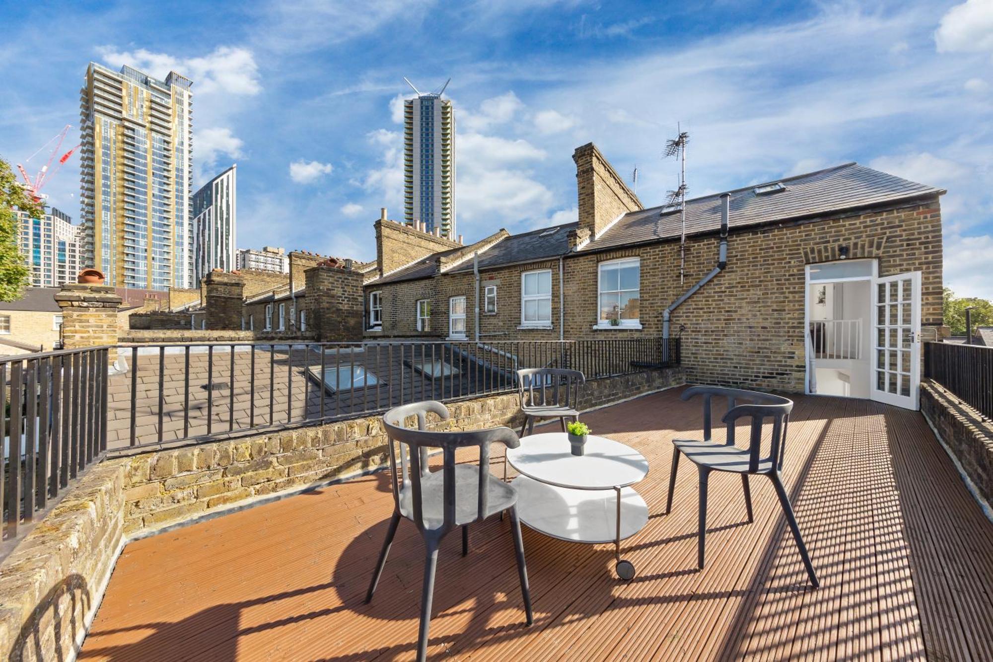 Luxury 4 Bedroom Flat With Stunning Shard View From Terrace In London! Next To Station, Sleeps 9 Apartment *