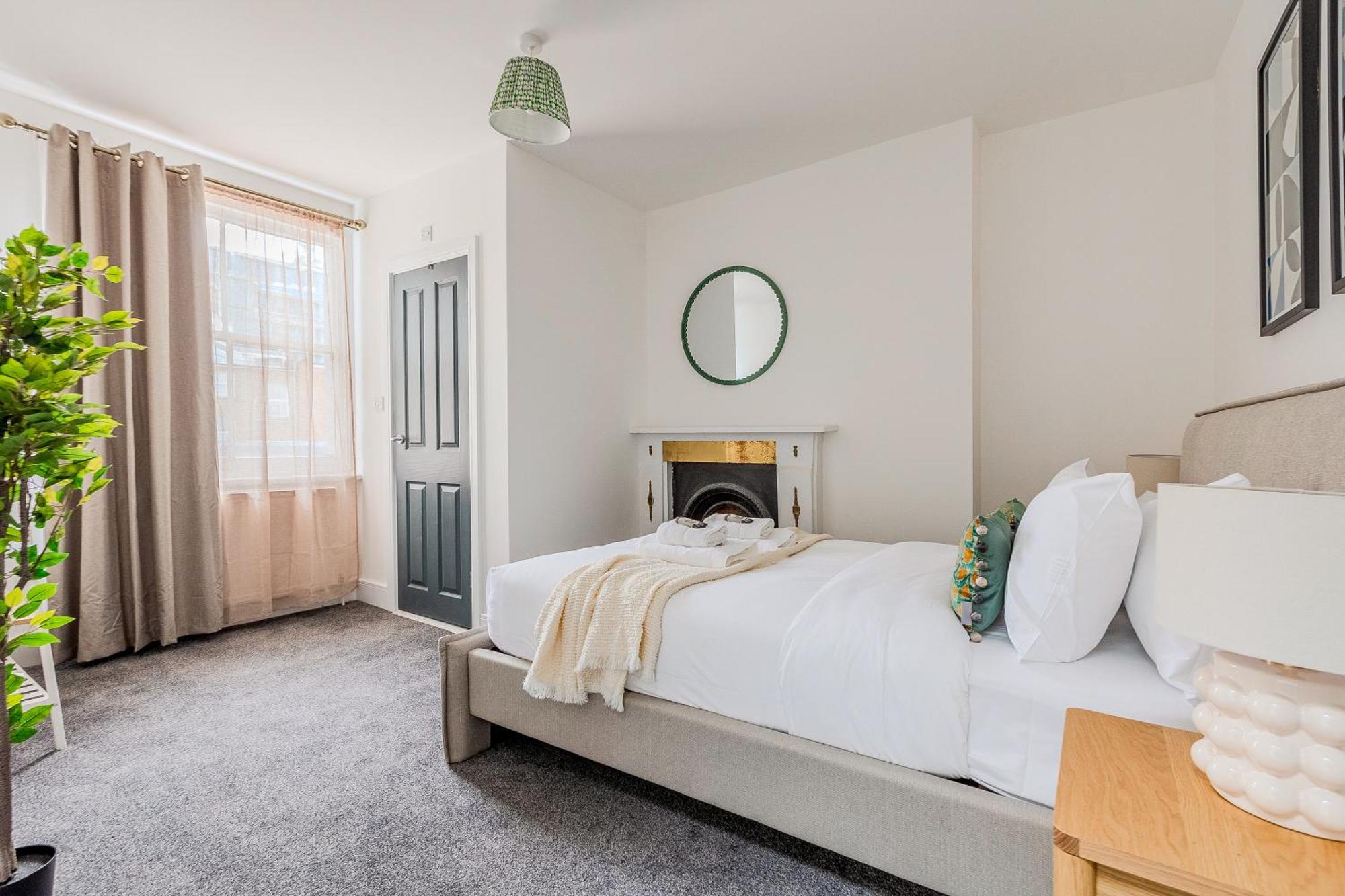 Large & Charming 5br House Near Kensington Olympia Apartment London