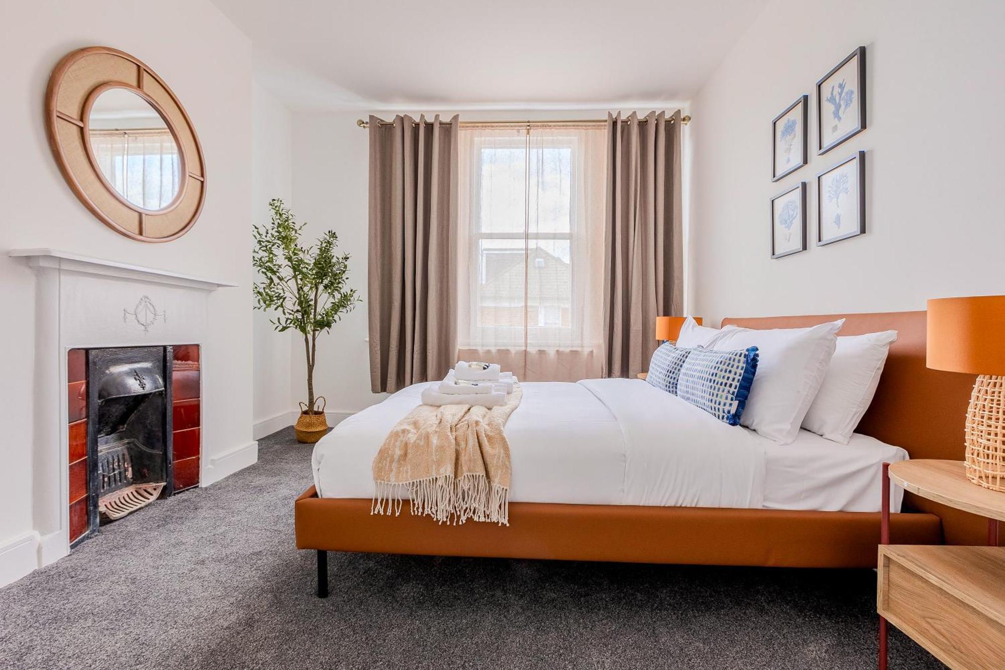 Large & Charming 5br House Near Kensington Olympia * London