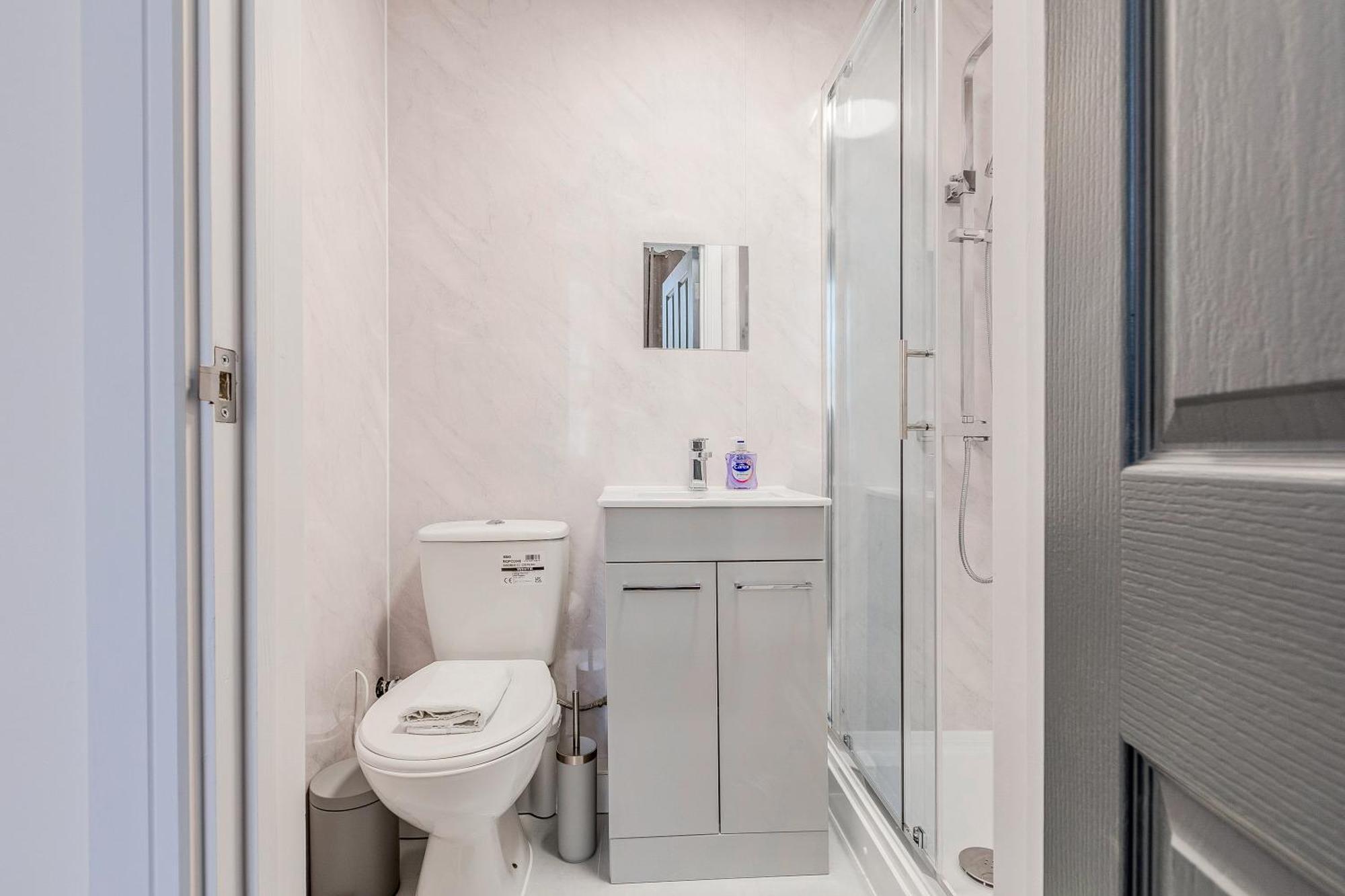Large & Charming 5br House Near Kensington Olympia Apartment London