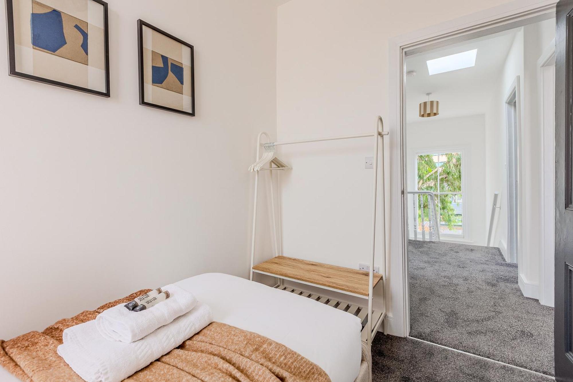 Apartment Large & Charming 5br House Near Kensington Olympia London