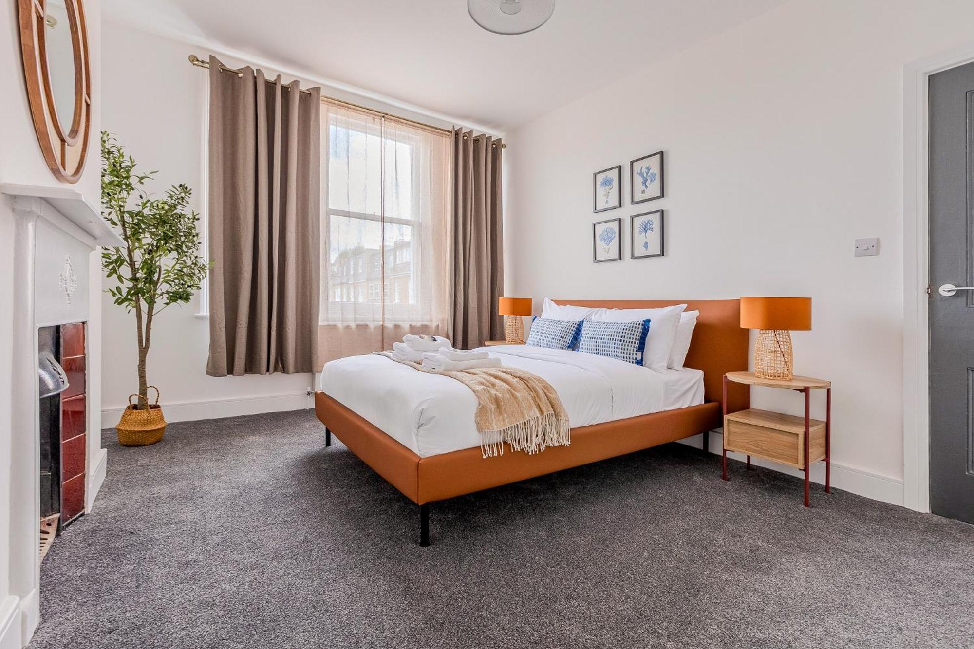 Large & Charming 5br House Near Kensington Olympia *