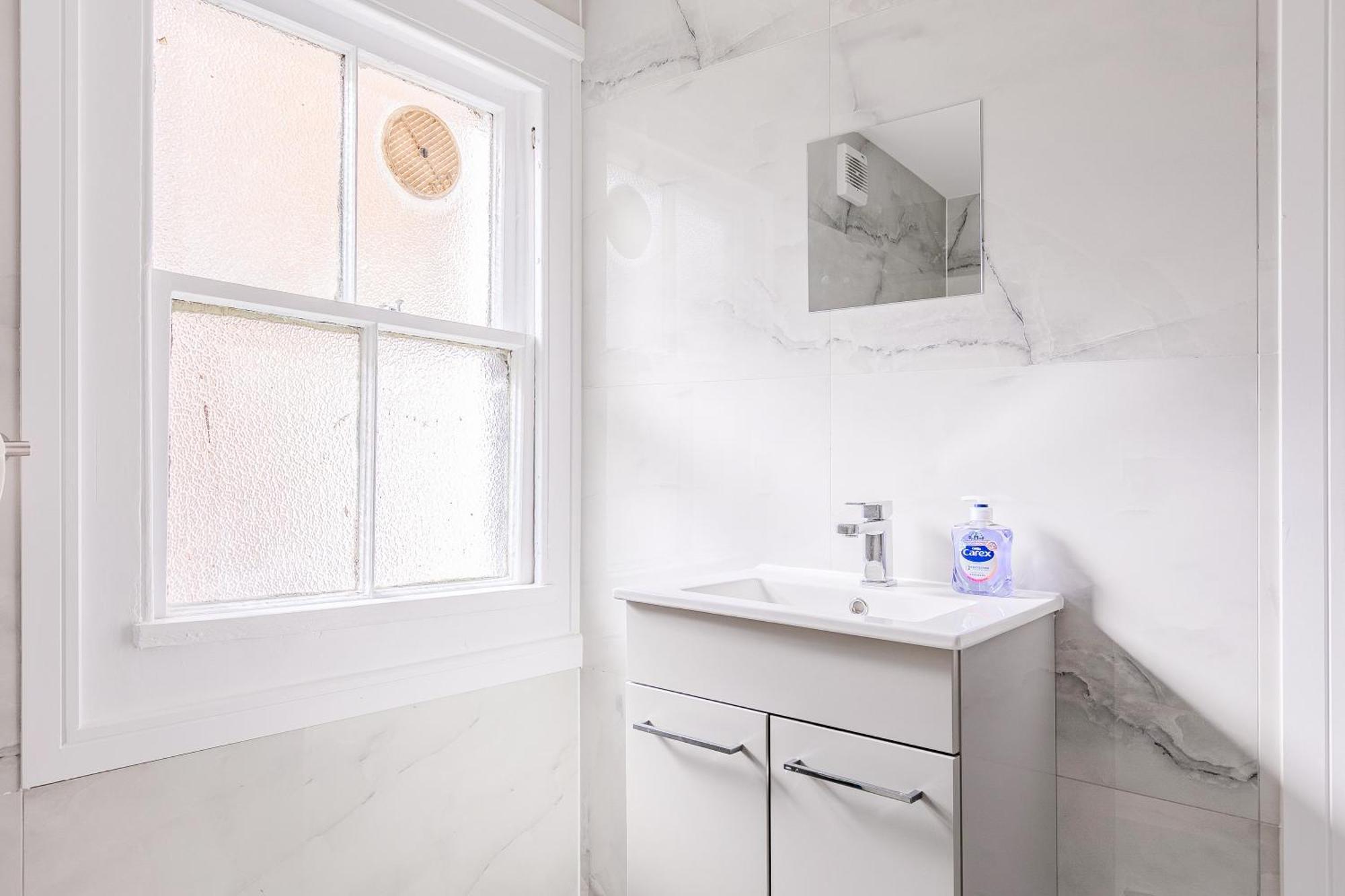Large & Charming 5br House Near Kensington Olympia *