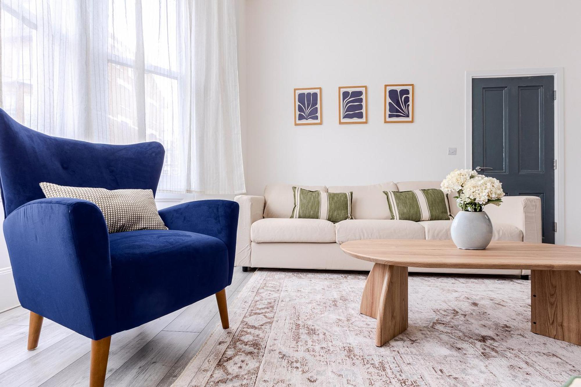 Large & Charming 5br House Near Kensington Olympia London