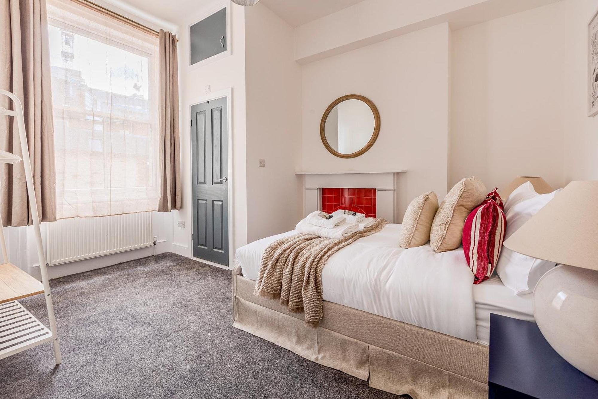 Large & Charming 5br House Near Kensington Olympia