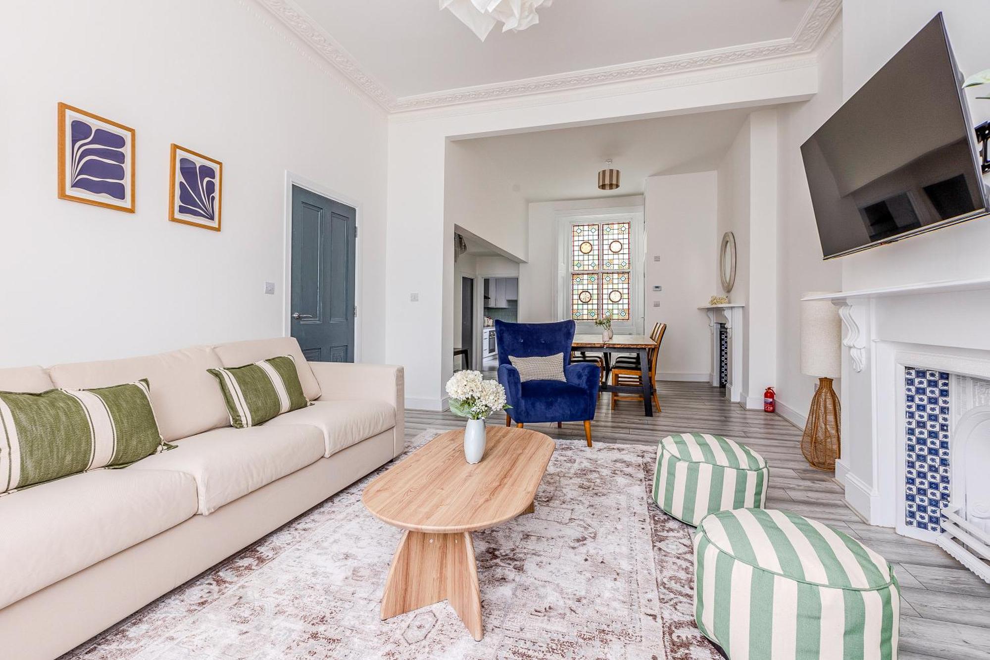 Large & Charming 5br House Near Kensington Olympia Apartment *