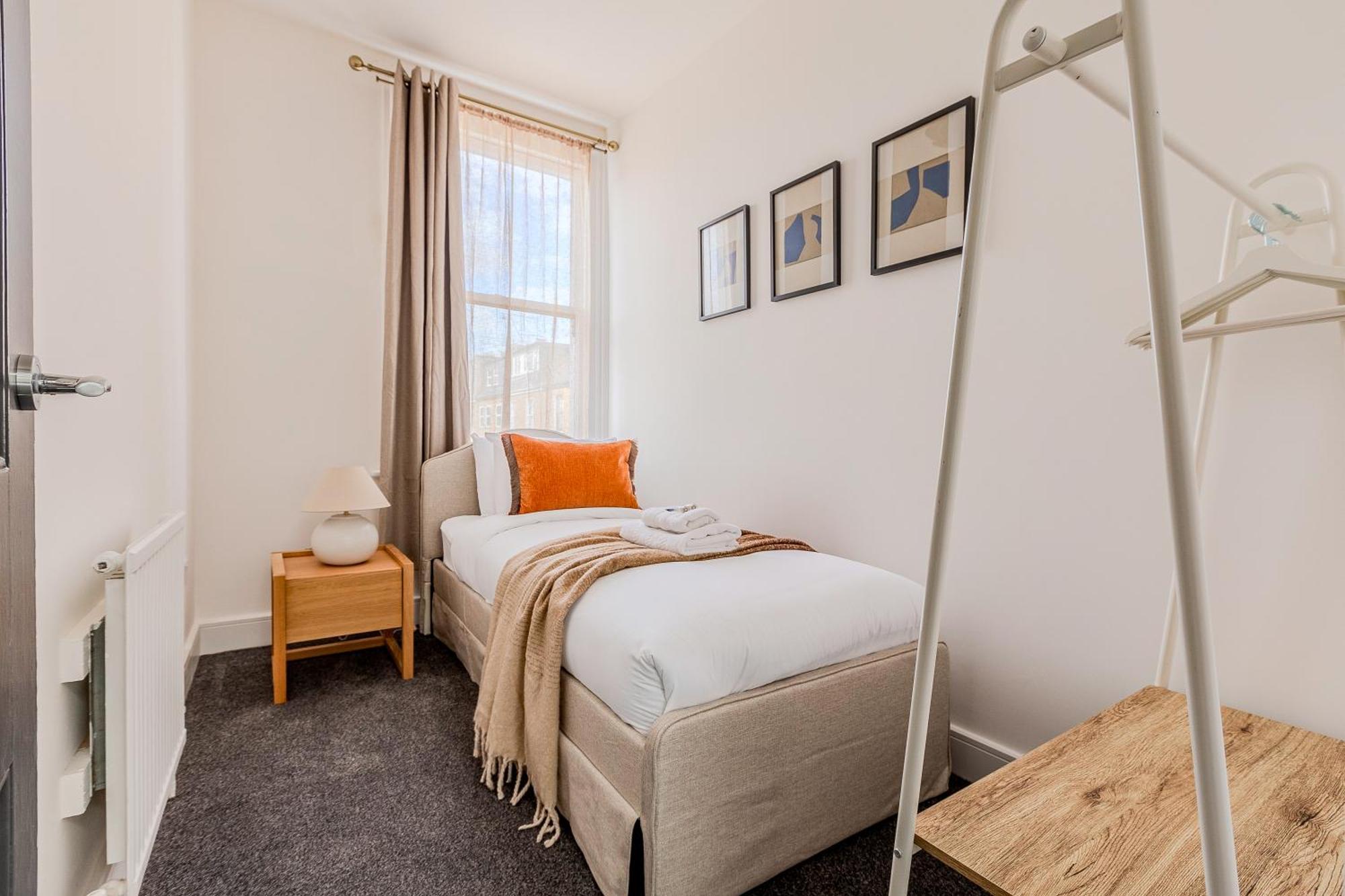 Apartment Large & Charming 5br House Near Kensington Olympia London