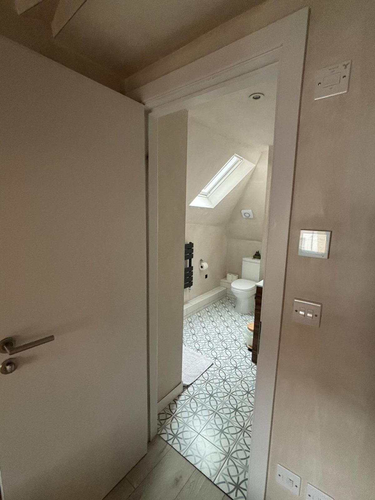 Homestay Ensuite With Private Bathroom, *