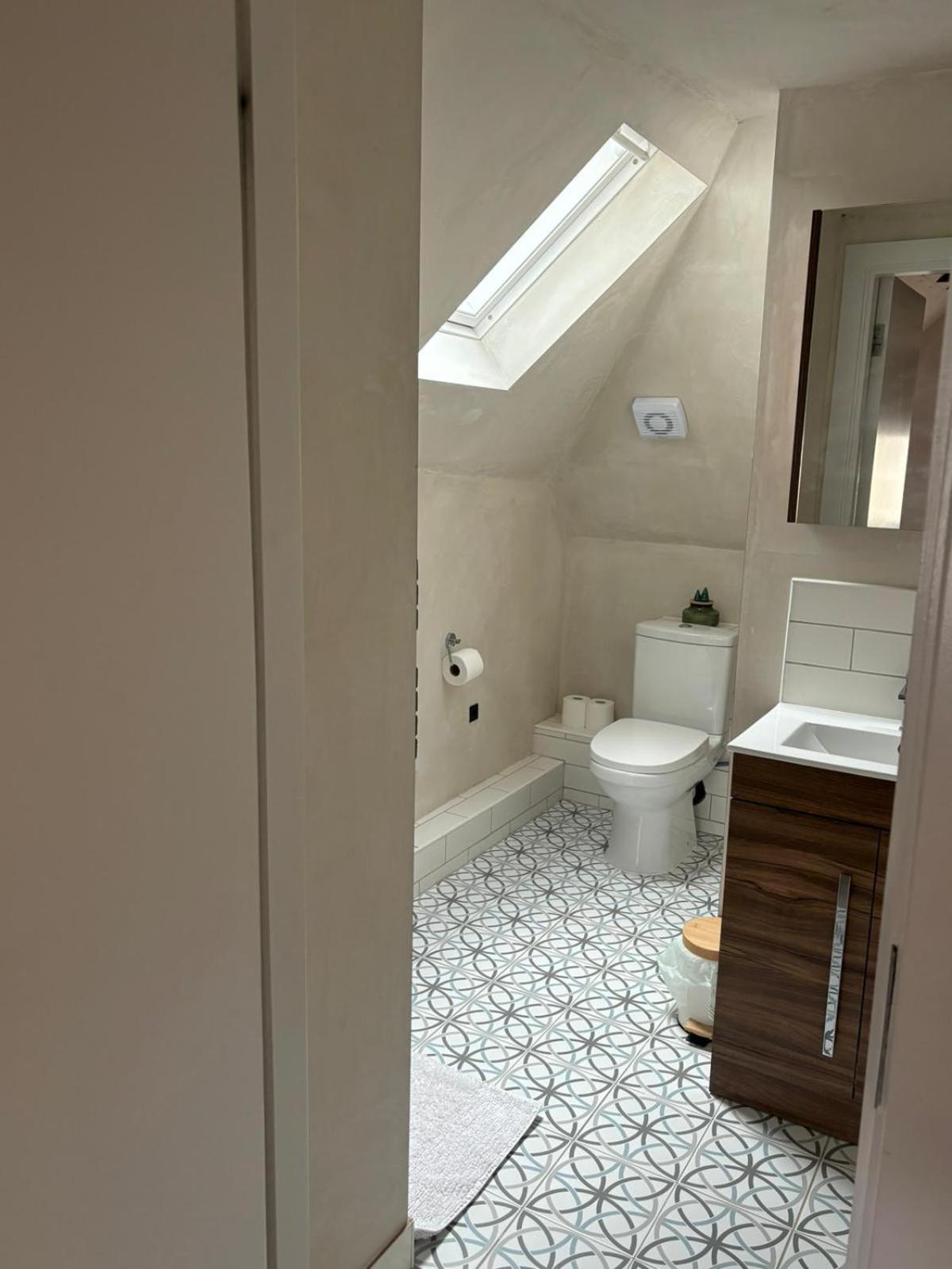 Ensuite With Private Bathroom, Homestay *