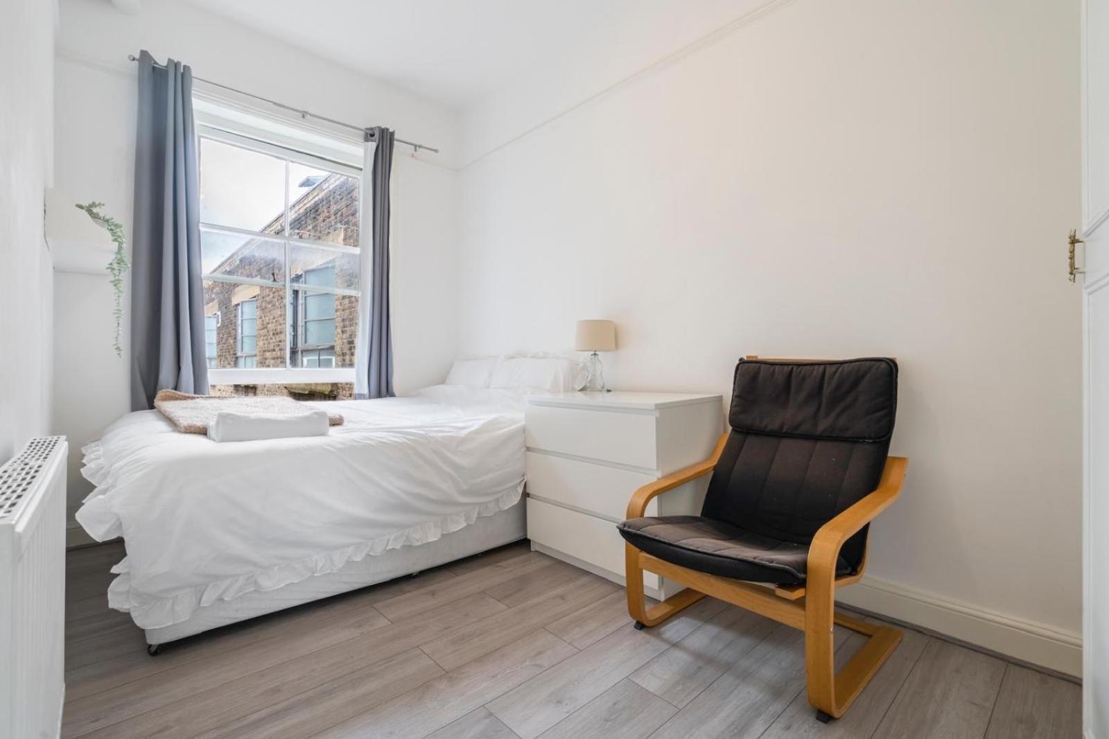 2 Bedroom Flat Sw9 -2min Walk From Brixton Station, Free Off Road Parking Apartment London