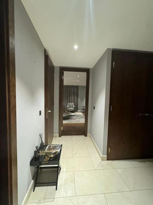 Luxury Chelsea Waterfront View Apartment