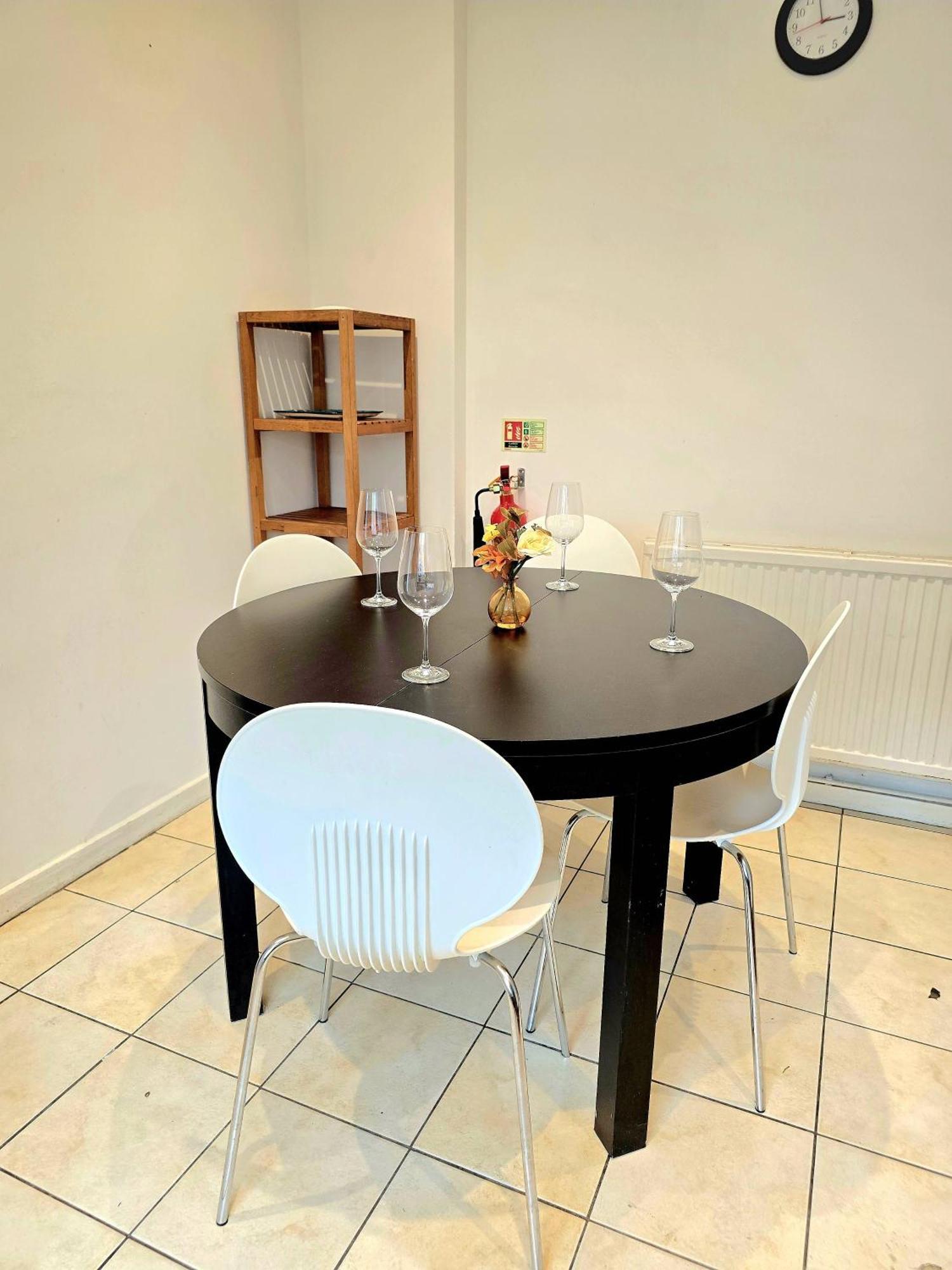 Holiday home Charming 4 Bedroom Duplex With Private Entrance London