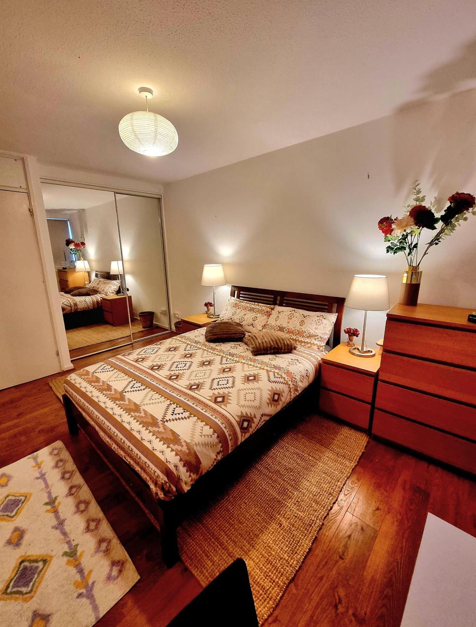 Holiday home Charming 4 Bedroom Duplex With Private Entrance *